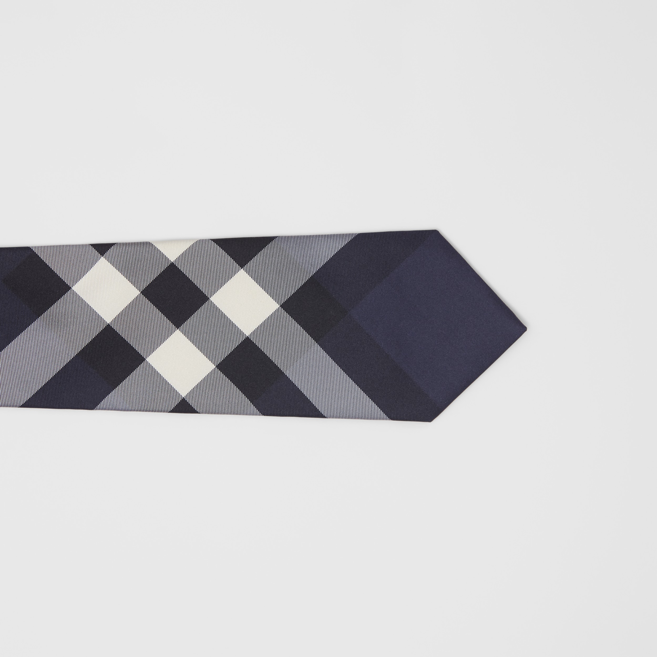 Classic Cut Check Silk Tie in Navy - Men Burberry