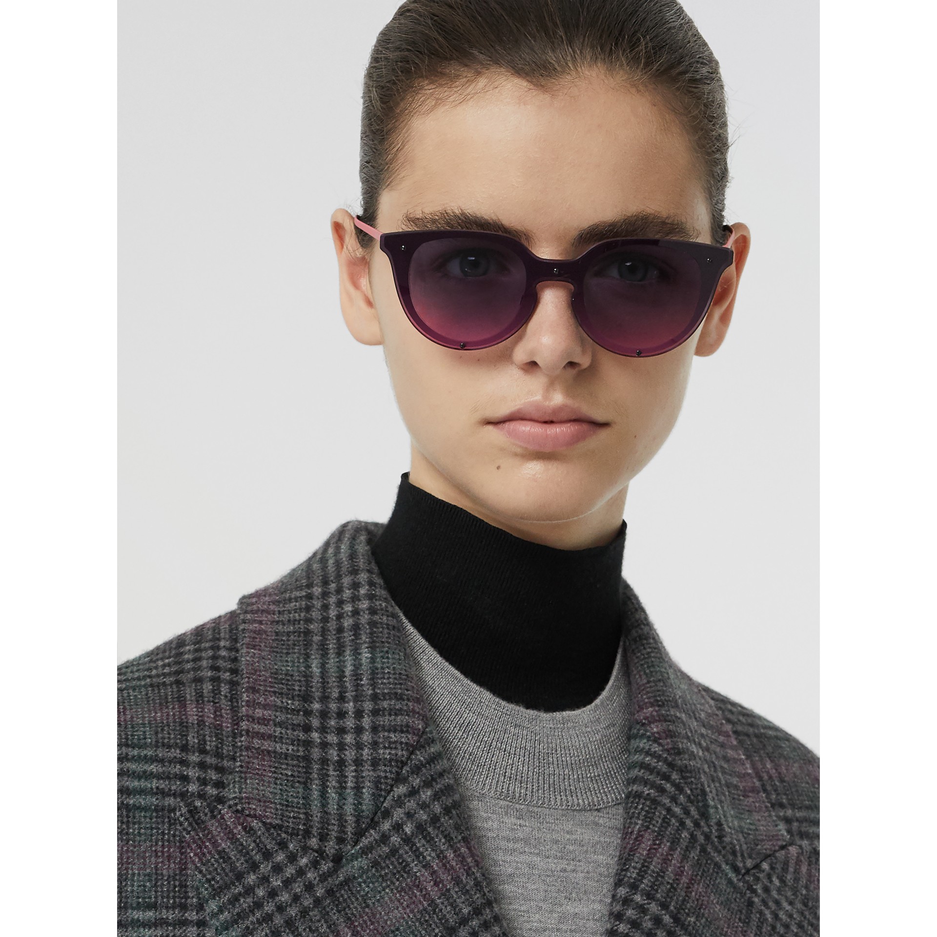 burberry keyhole round frame sunglasses