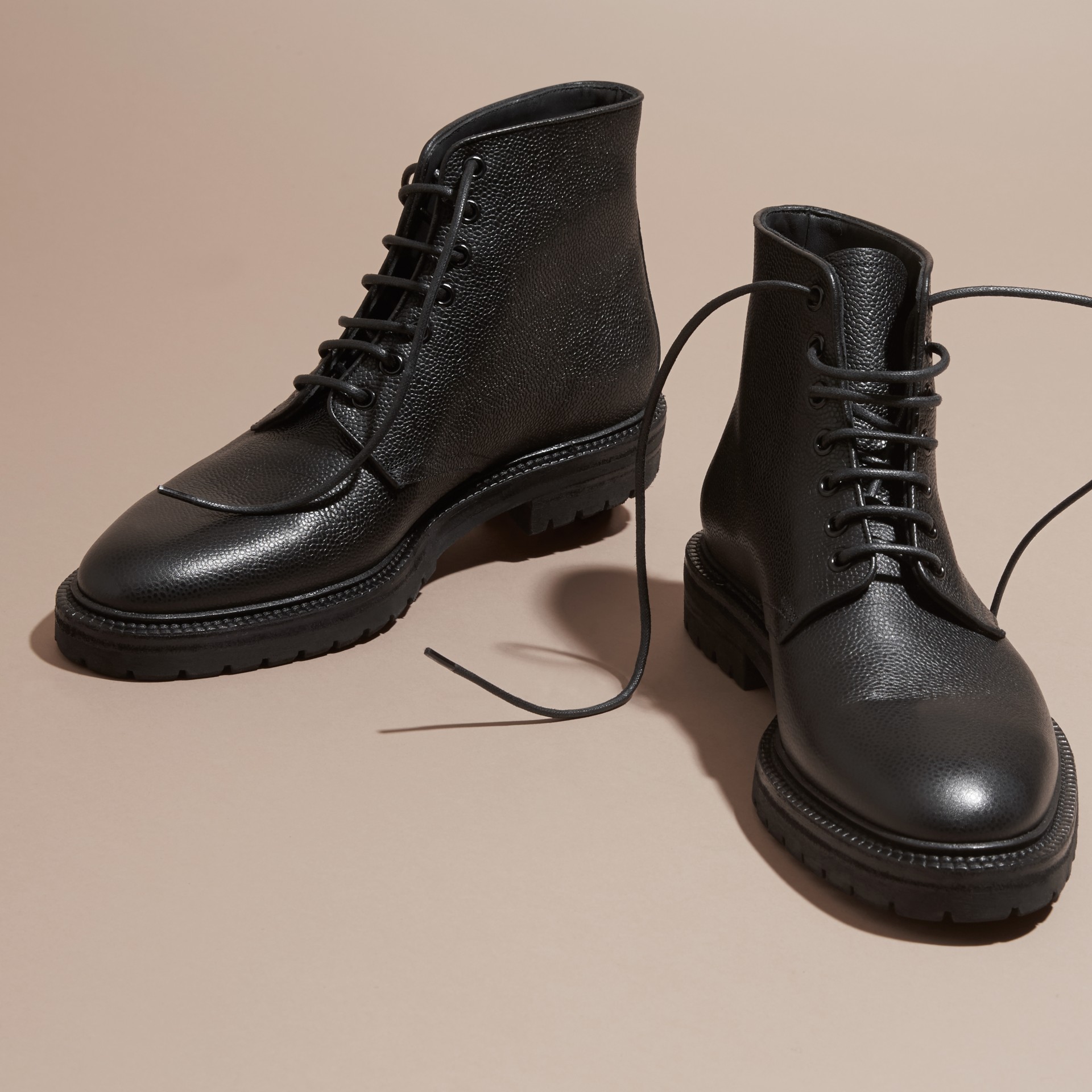 Lace-up Grainy Leather Boots Black | Burberry