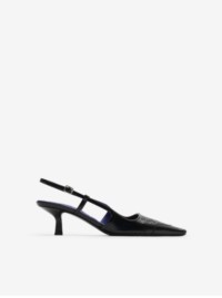 Sapato preto com salto da coleção feminina da Burberry 
