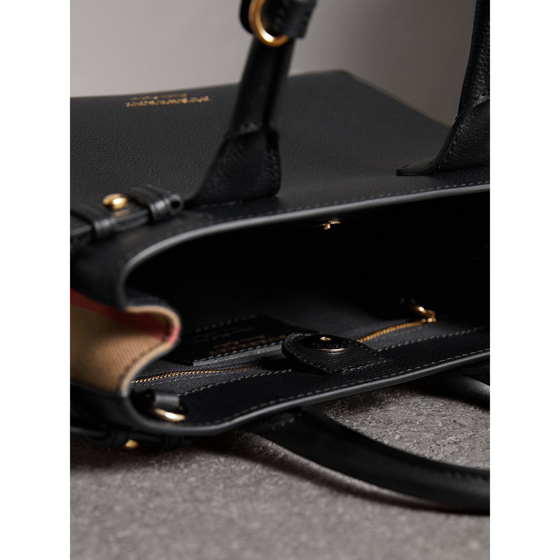 BURBERRY The Small Banner In Leather And House Check in Black | ModeSens