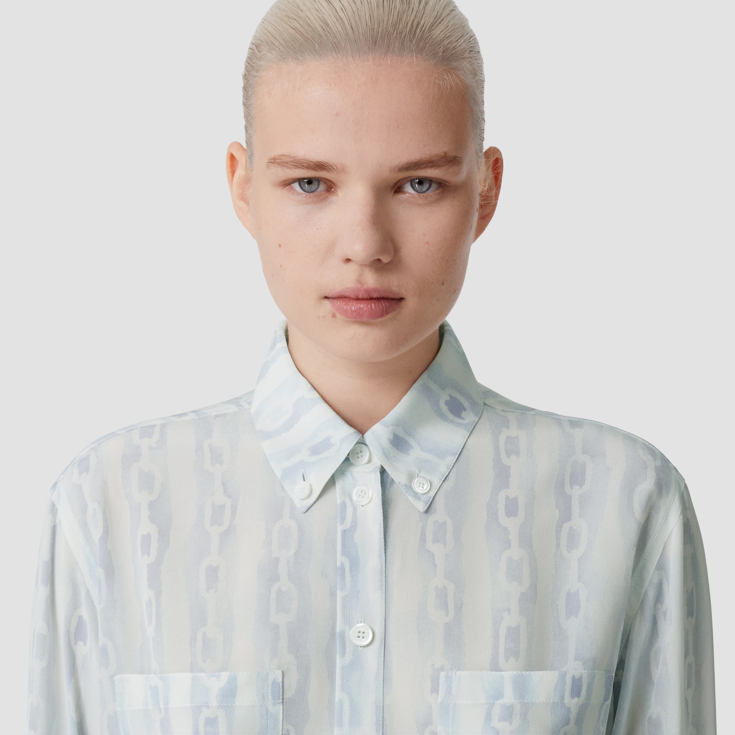 Camisa oversize en seda con estampado de cadenas y cuello abotonado  (Blanco) - Mujer | Burberry® oficial