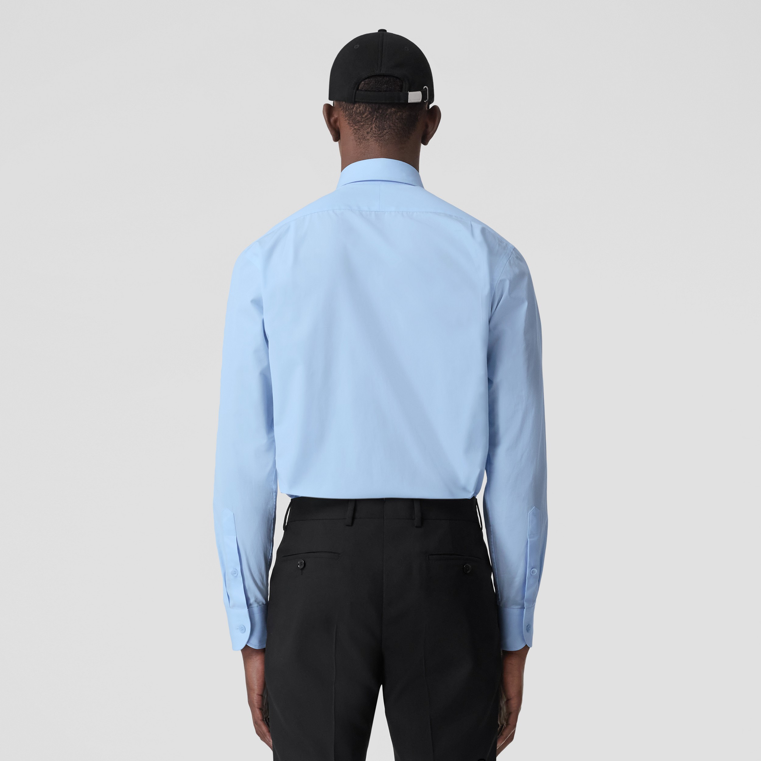Camisa entallada en algodón con cuello abotonado y logotipo (Azul Pálido) - Hombre | Burberry® oficial - 3