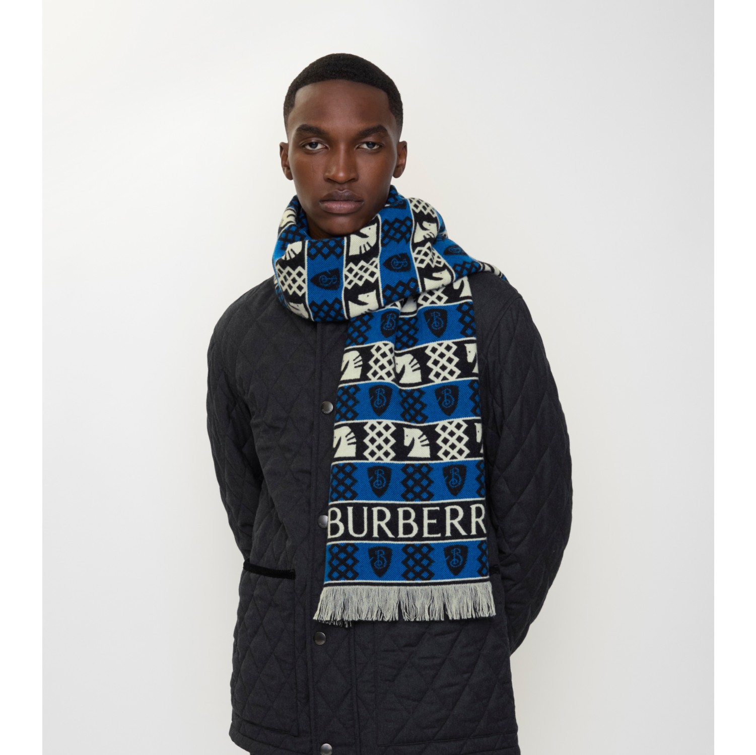 Wollschal mit Fair Isle-Schachmotiv