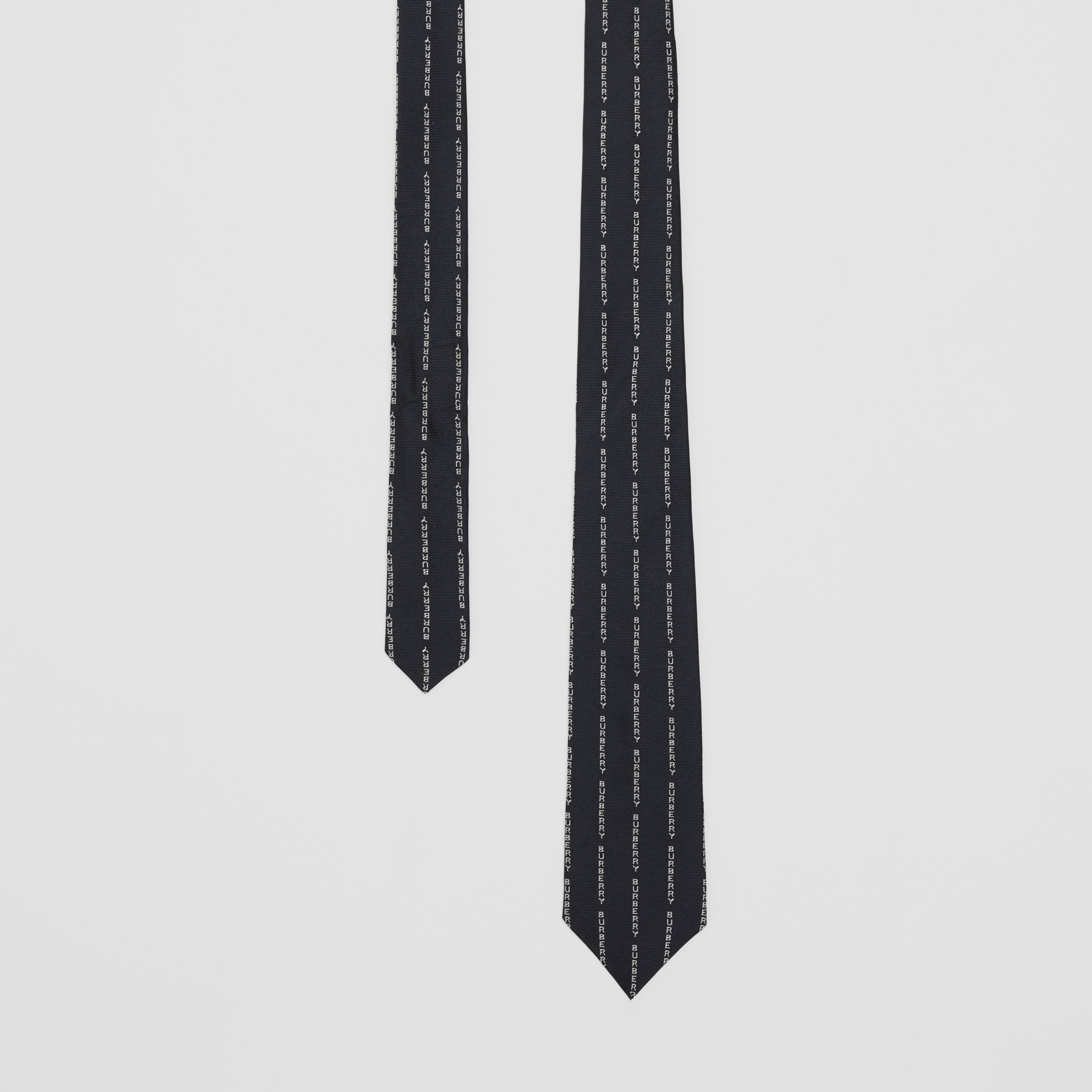 Cravate classique en soie à fines rayures avec logo (Noir) - Homme | Site officiel Burberry® - 1