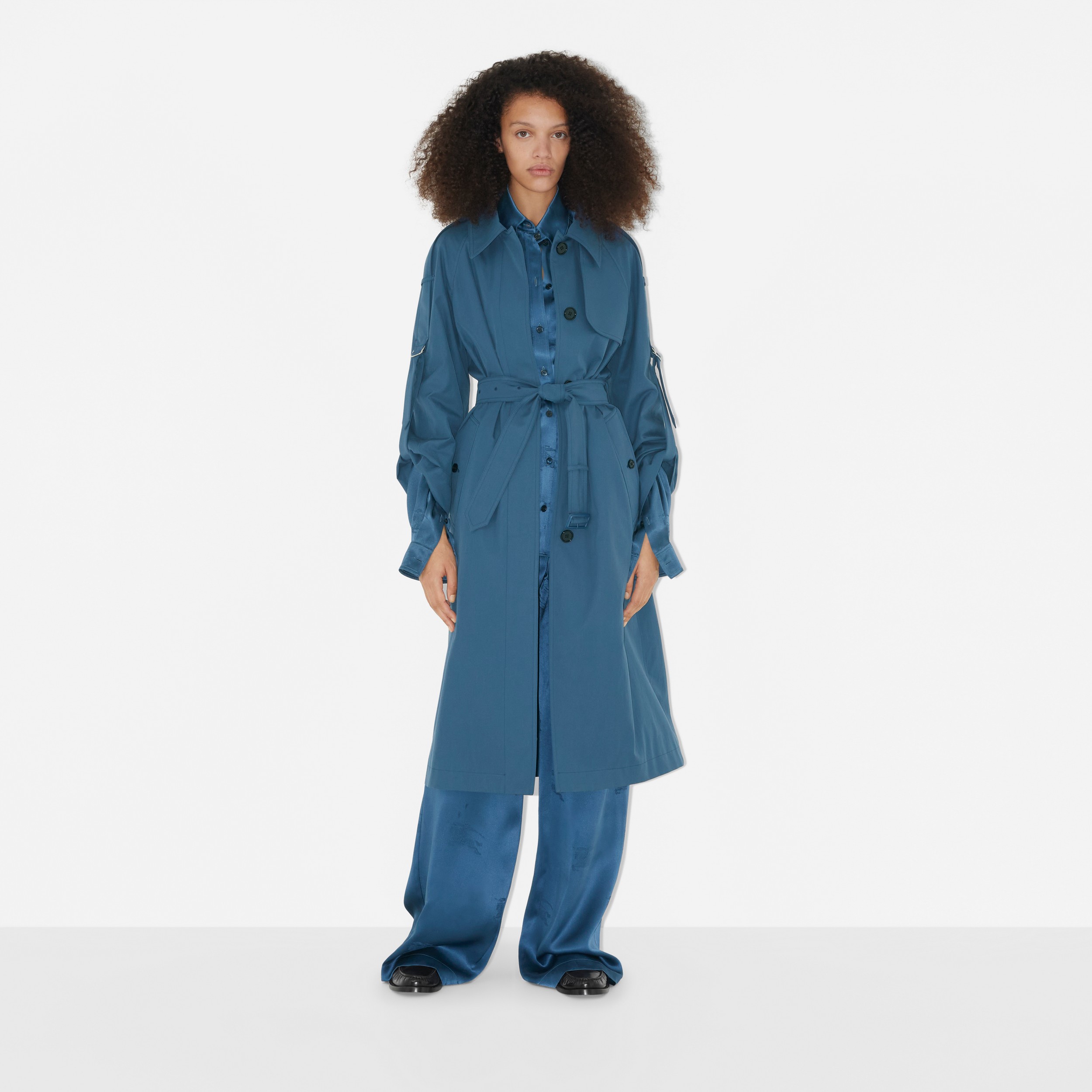 Trench coat en algodón de gabardina tropical con anillas en D (Azul Marino Discreto) - Mujer | Burberry® oficial - 2