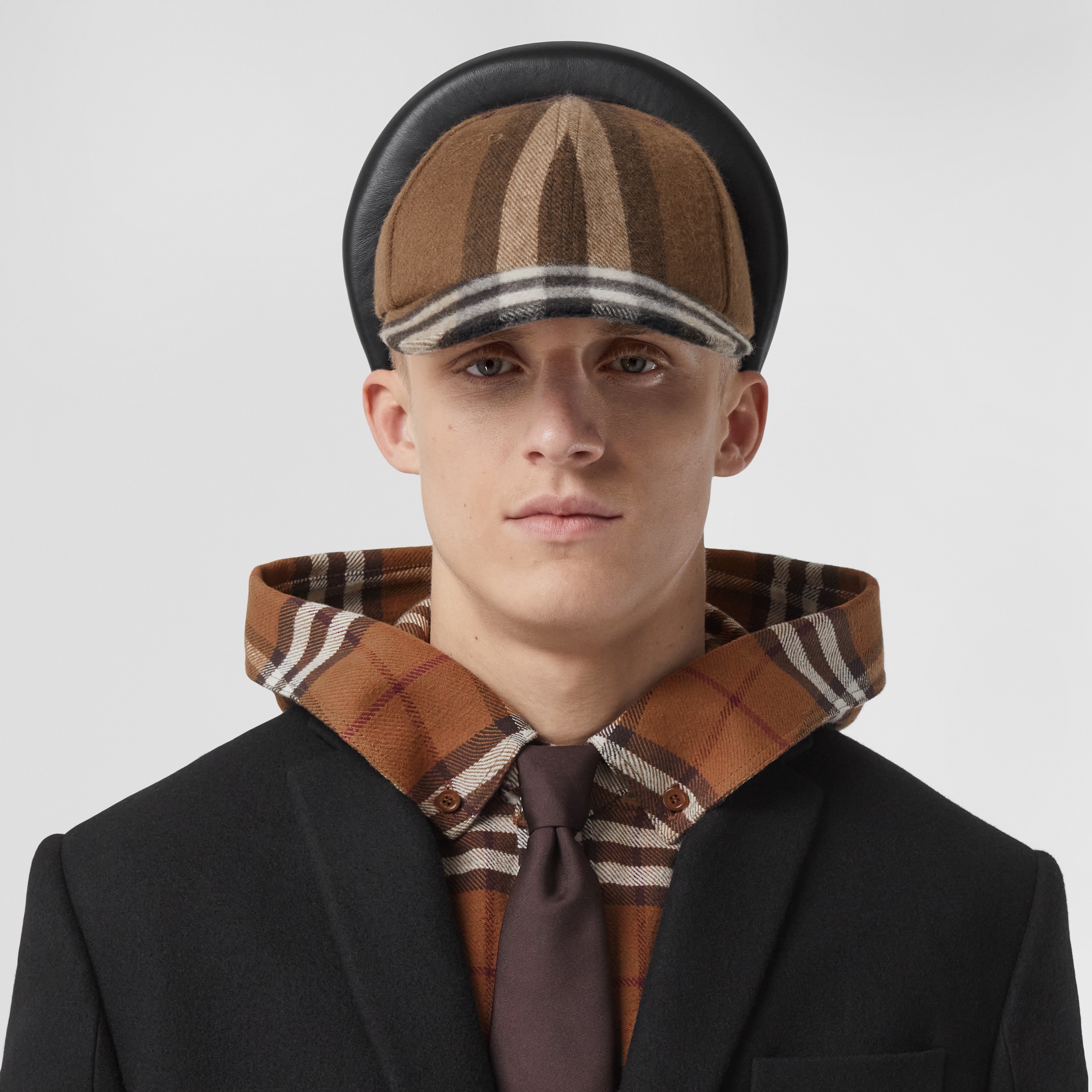 Cotton Reconstructed Cap in Birch Brown | Burberry® Official - 2