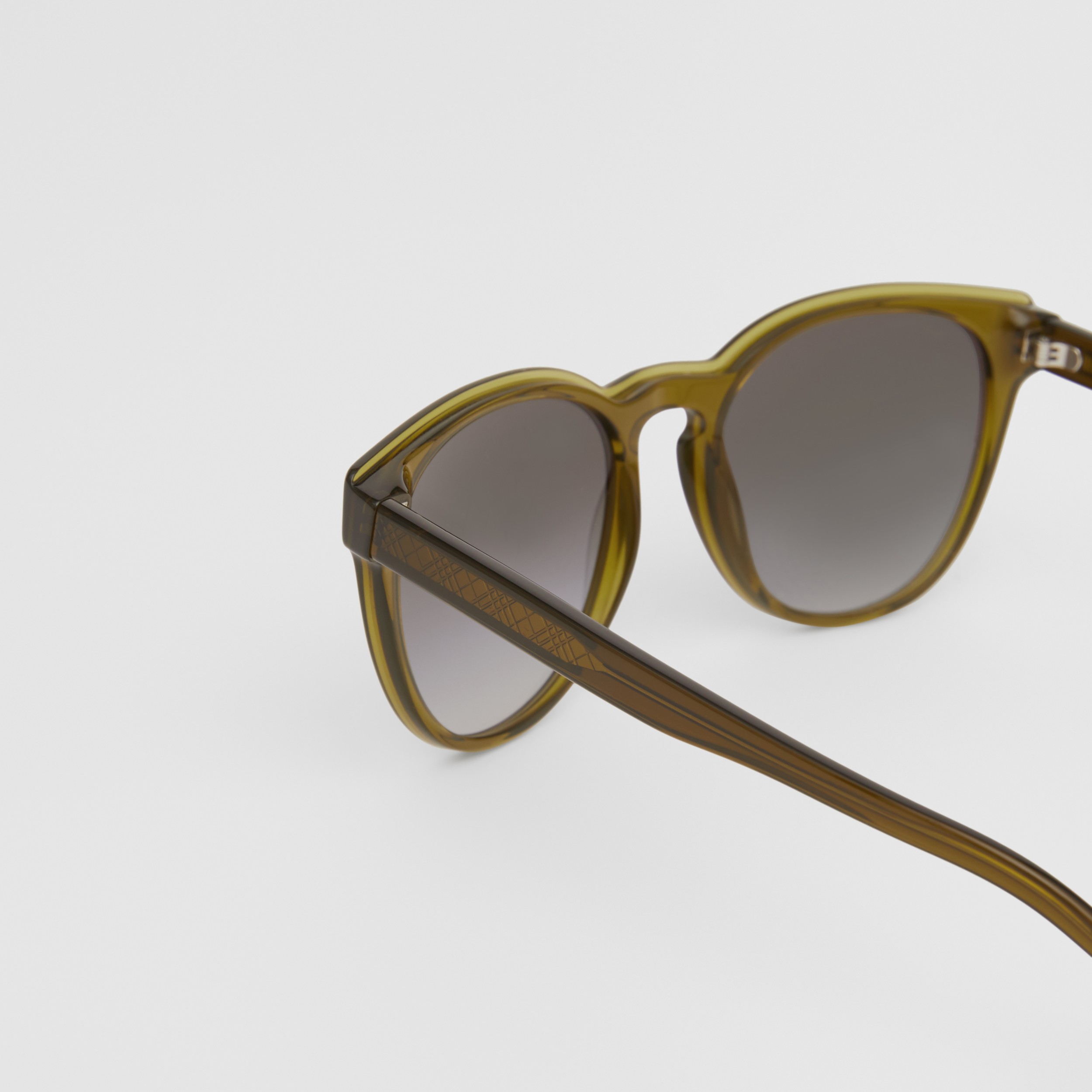 burberry trench collection round frame sunglasses