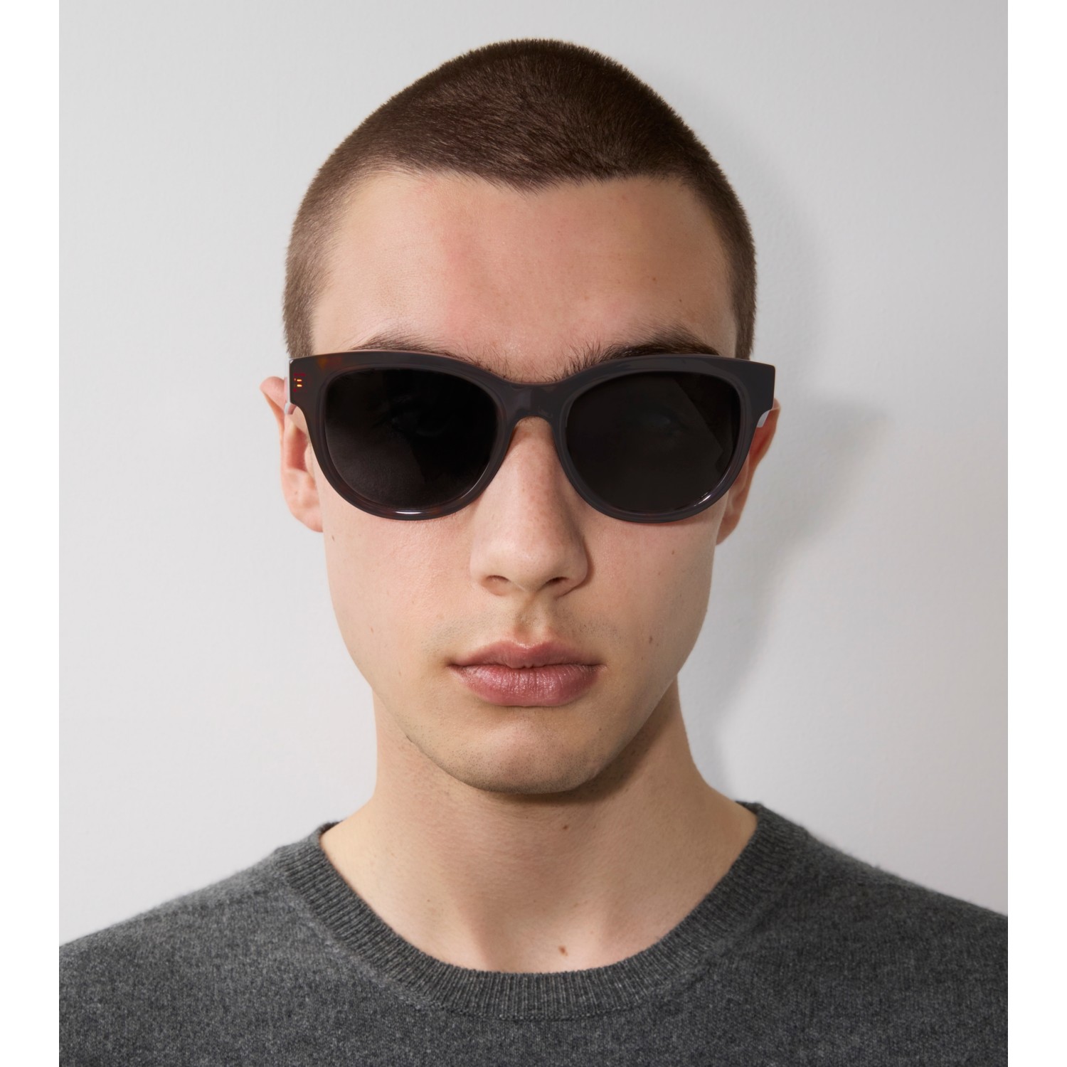 Round Sunglasses - thumbnail 4