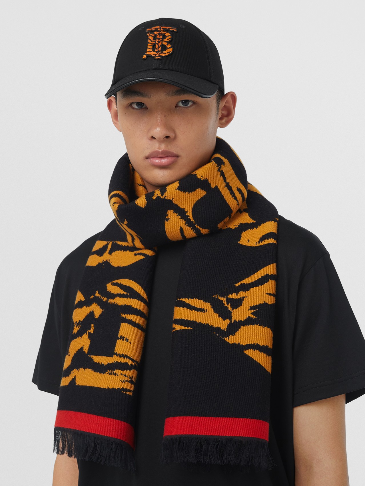Cachecol de lã e seda com logotipo de tigre em jacquard e listras in Preto/laranja