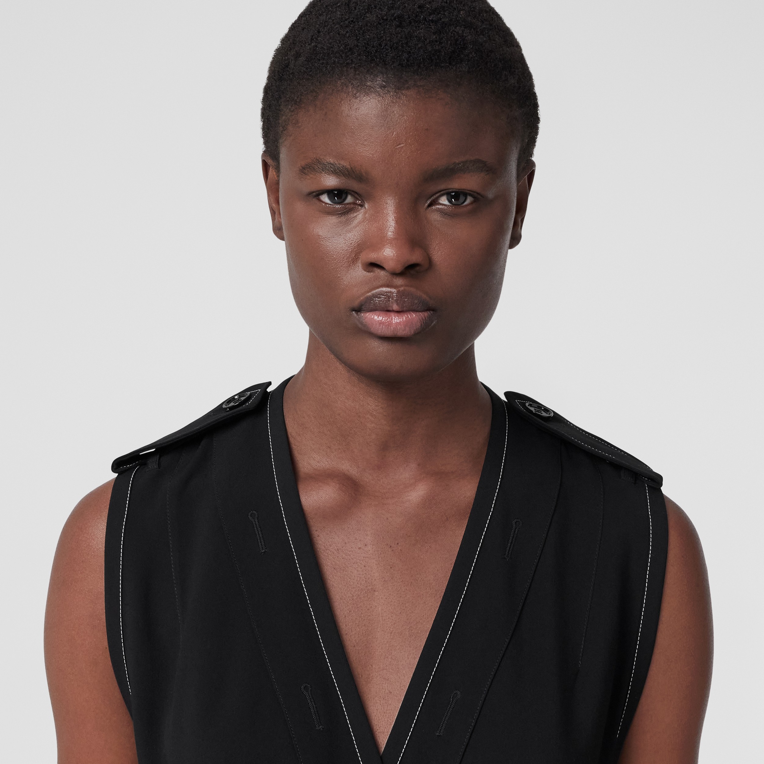 Sleeveless Viscose V-neck Trench Dress in Black - Women | Burberry® Official - 2