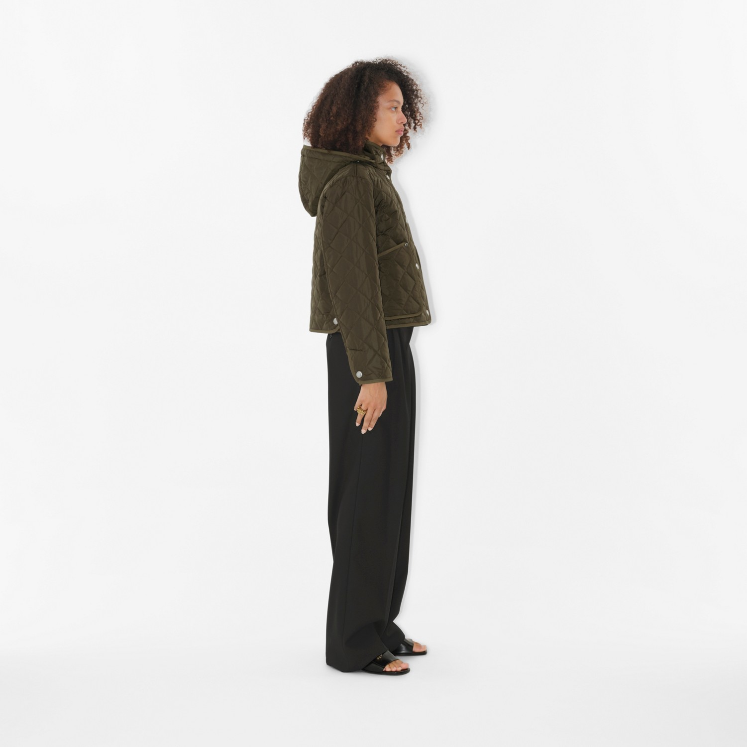 Veste courte matelassée en nylon (Kaki Militaire Foncé) - Femme | Site officiel Burberry®