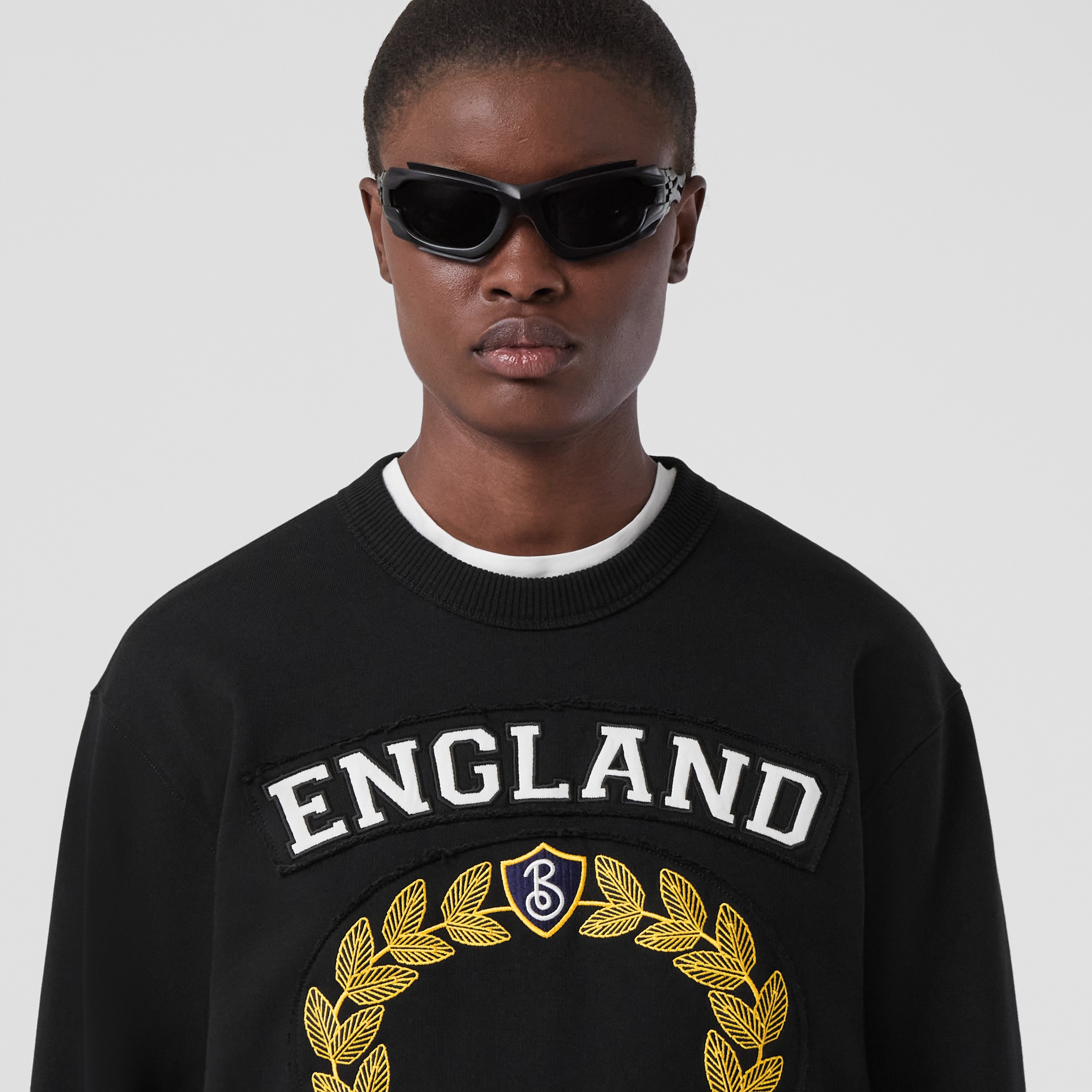 Oversize-Sweatshirt aus Baumwolle mit College-Emblem (Schwarz) - Damen | Burberry® - 2