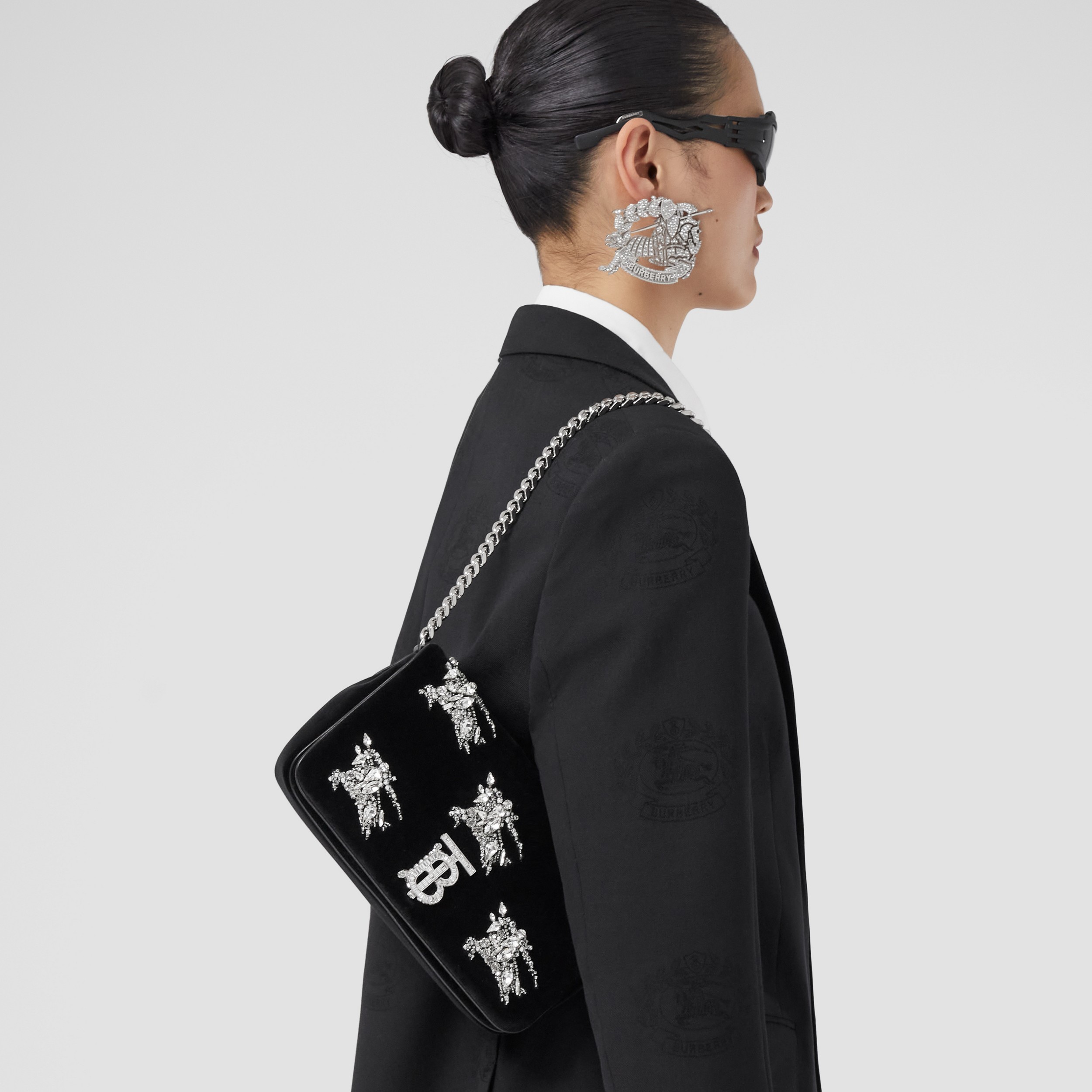 Petit sac Lola en velours avec emblème du Cavalier en cristaux (Noir) - Femme | Site officiel Burberry® - 3