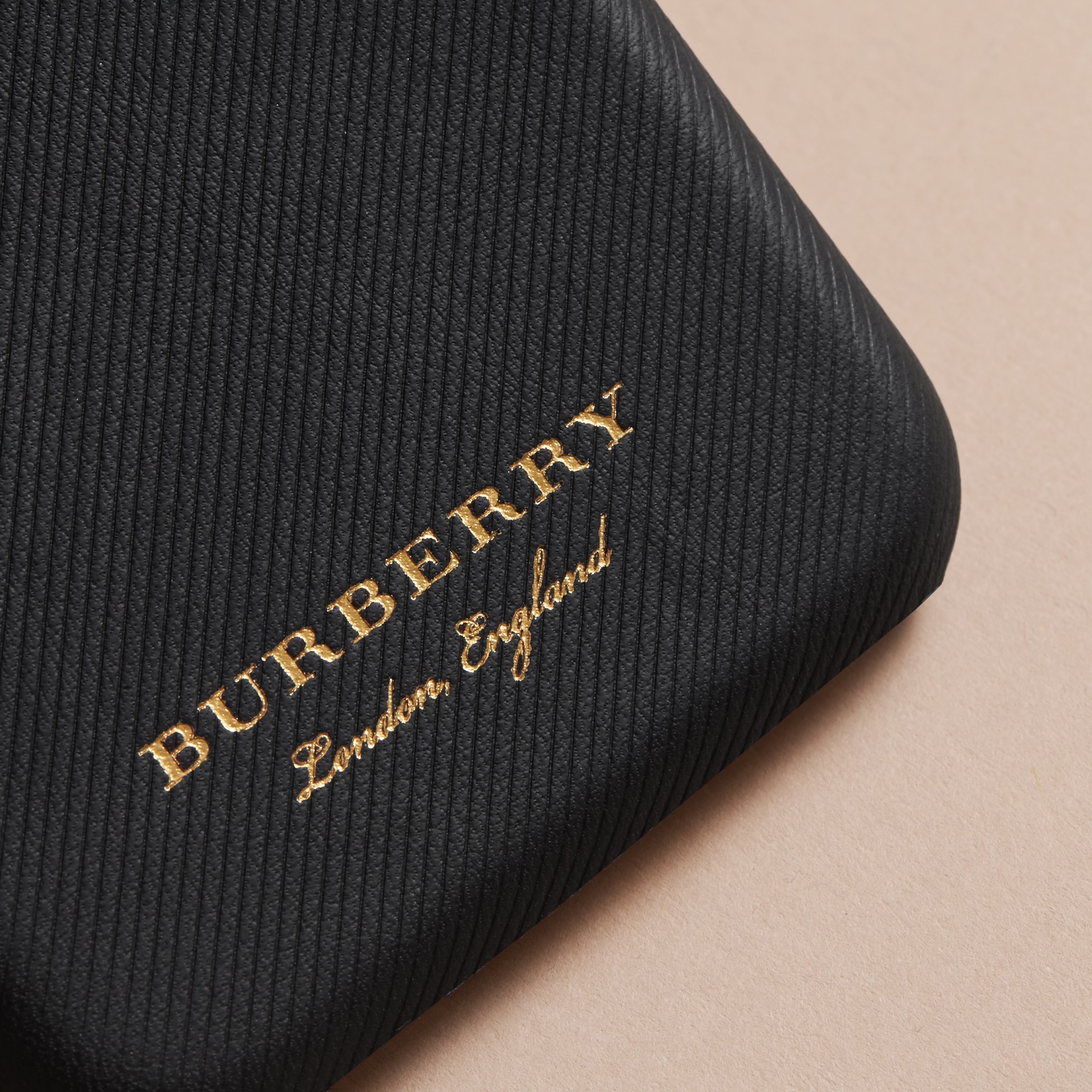 Burberry Case Iphone 7 Burberry Case Iphone 7