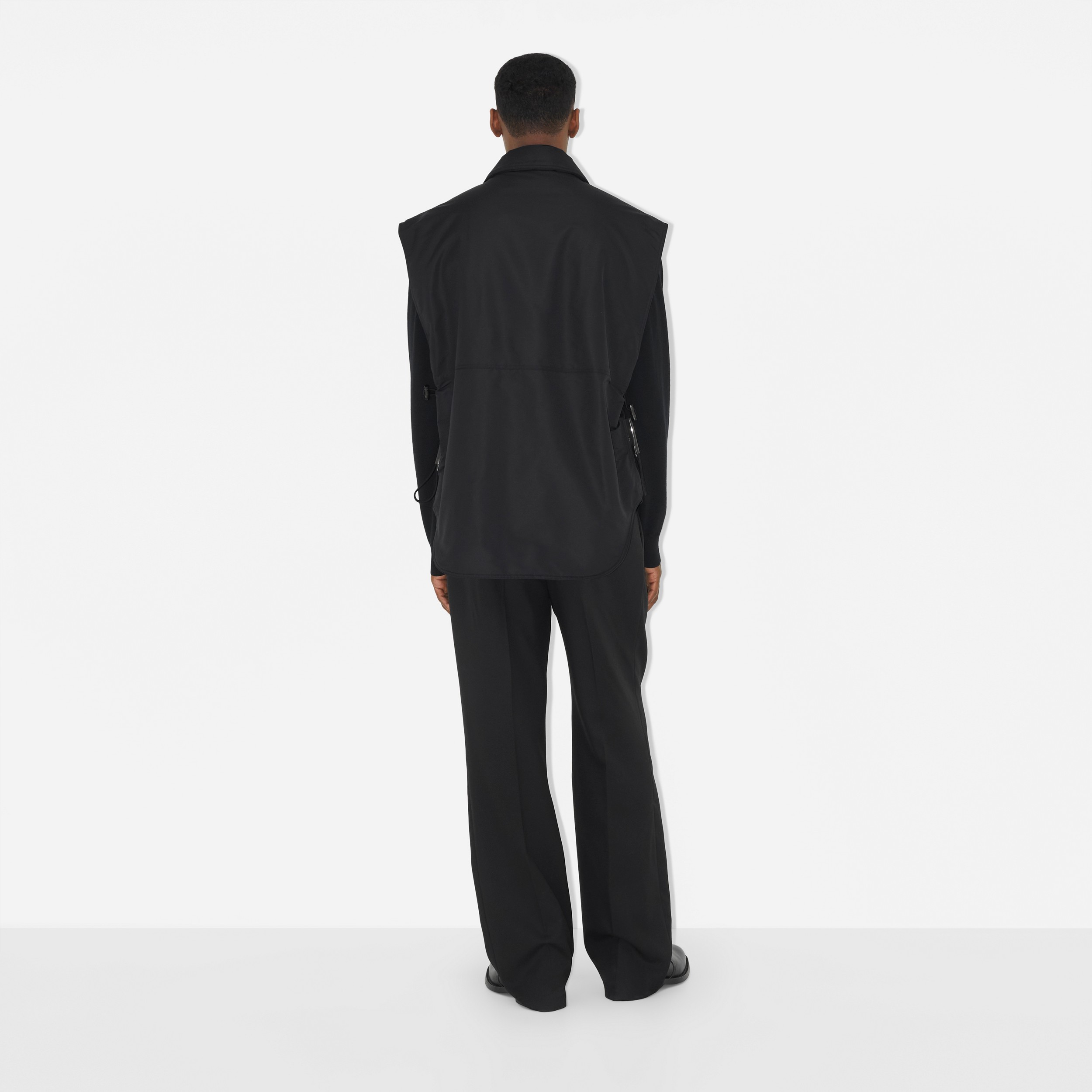 Veste sans manches en nylon avec logo brodé (Noir) - Homme | Site officiel Burberry® - 4
