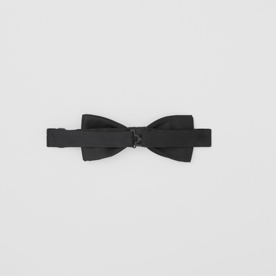 black burberry bow tie