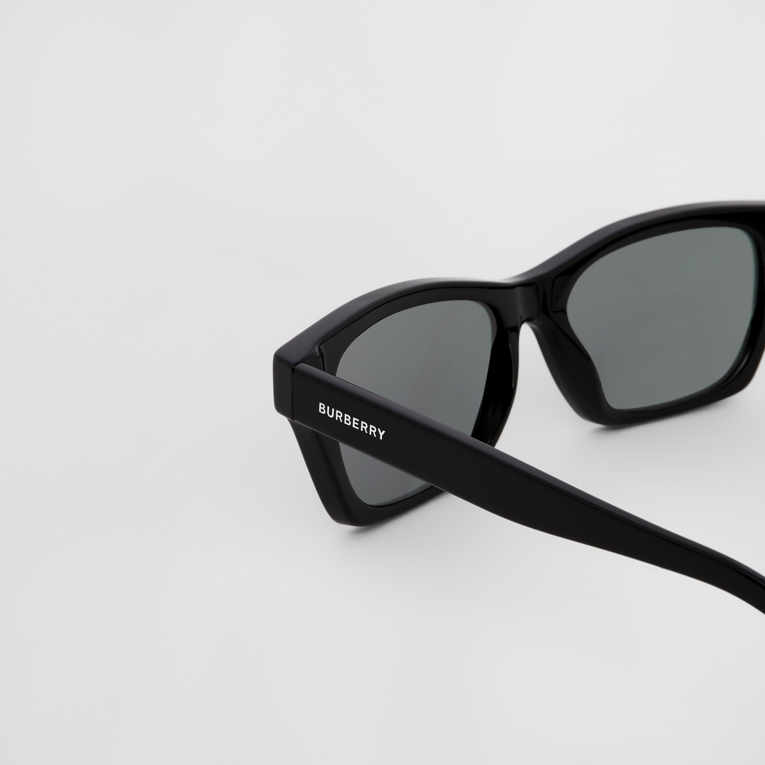 Gafas de sol con montura rectangular y detalles de logotipo (Negro) - Hombre | Burberry® oficial - 2
