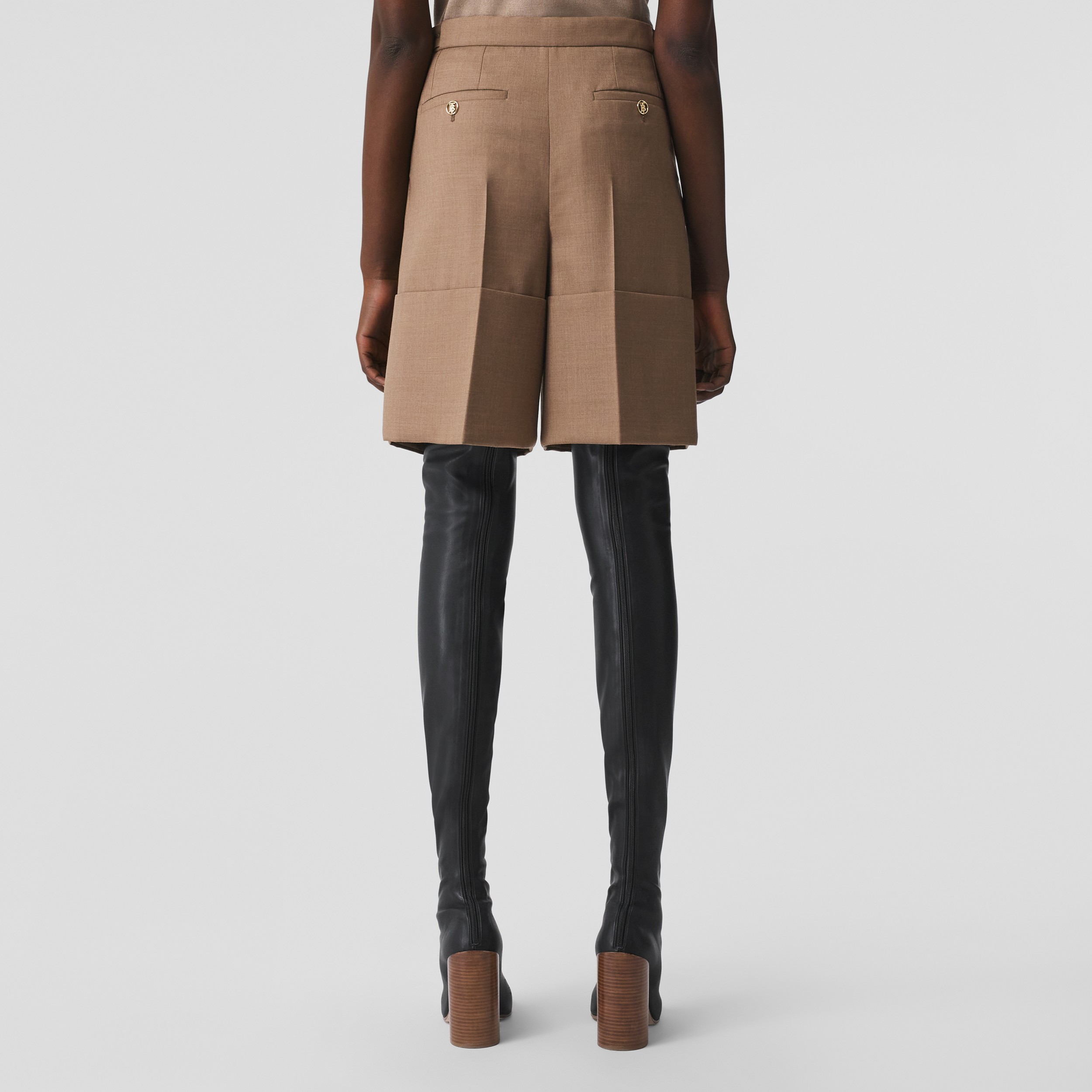 Pantalones cortos de vestir en lana con bajos vueltos (Taupe Fuerte) - Mujer | Burberry® oficial - 3