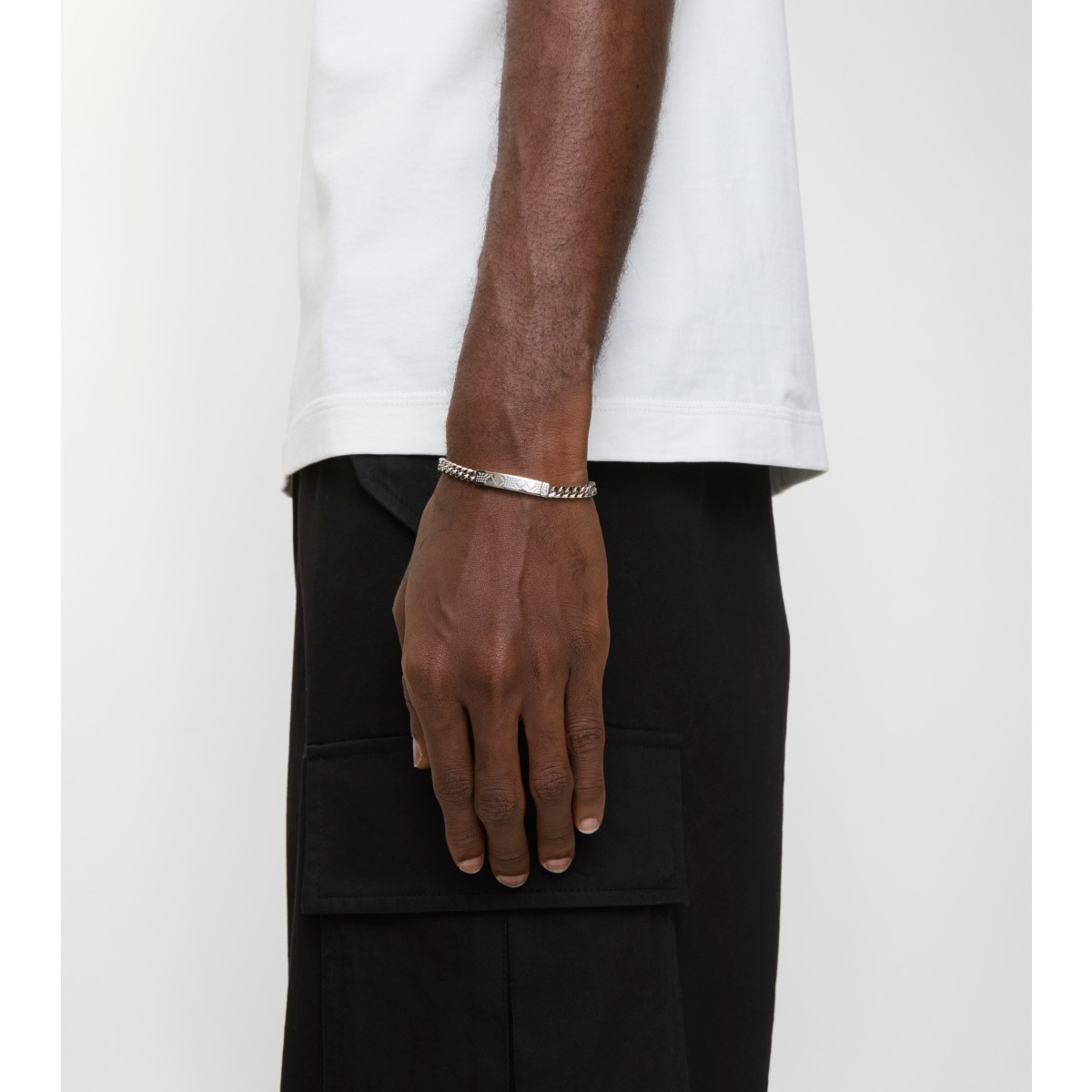  Check Engraved Chain Bracelet