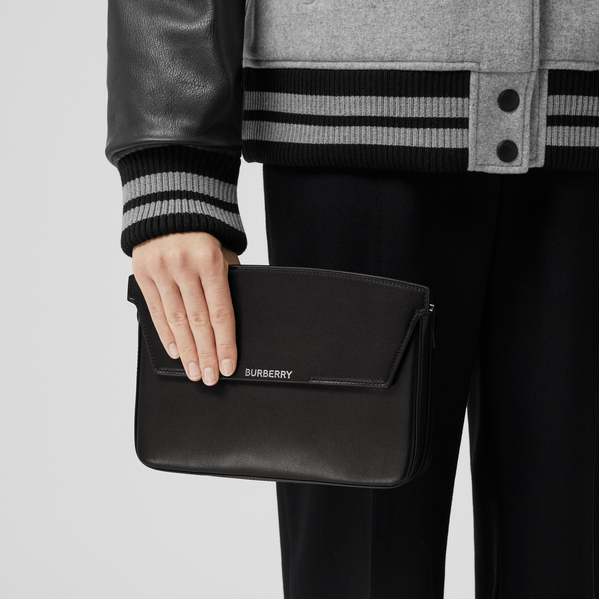 レザー キャサリン ショルダーバッグ (ブラック) - ウィメンズ | Burberry®公式サイト レザー キャサリン ショルダーバッグ (ブラック) - ウィメンズ | Burberry®公式サイト