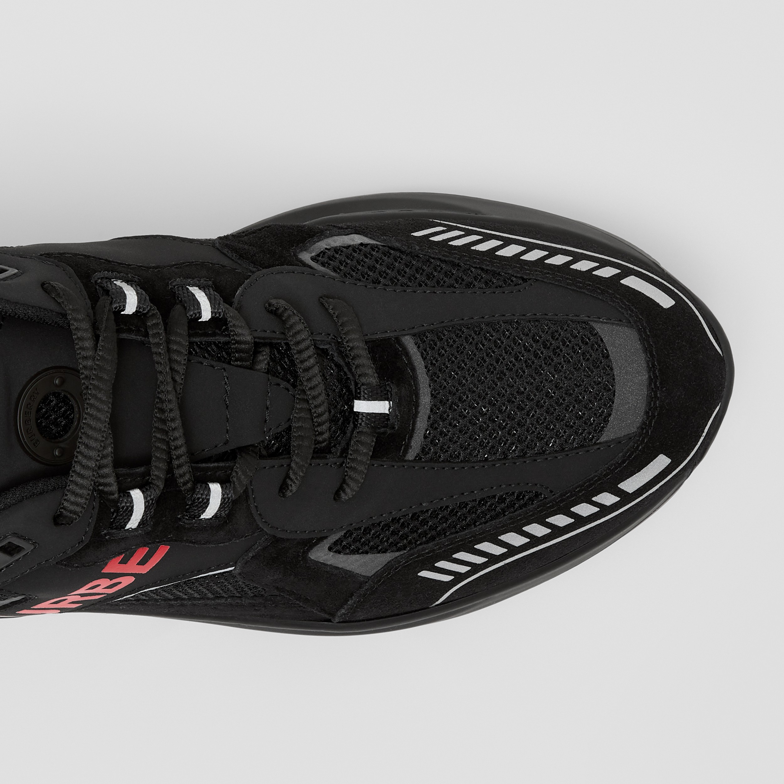 Zapatillas deportivas en ante y malla con logotipo (Negro/rojo Intenso) - Hombre | Burberry® oficial - 2
