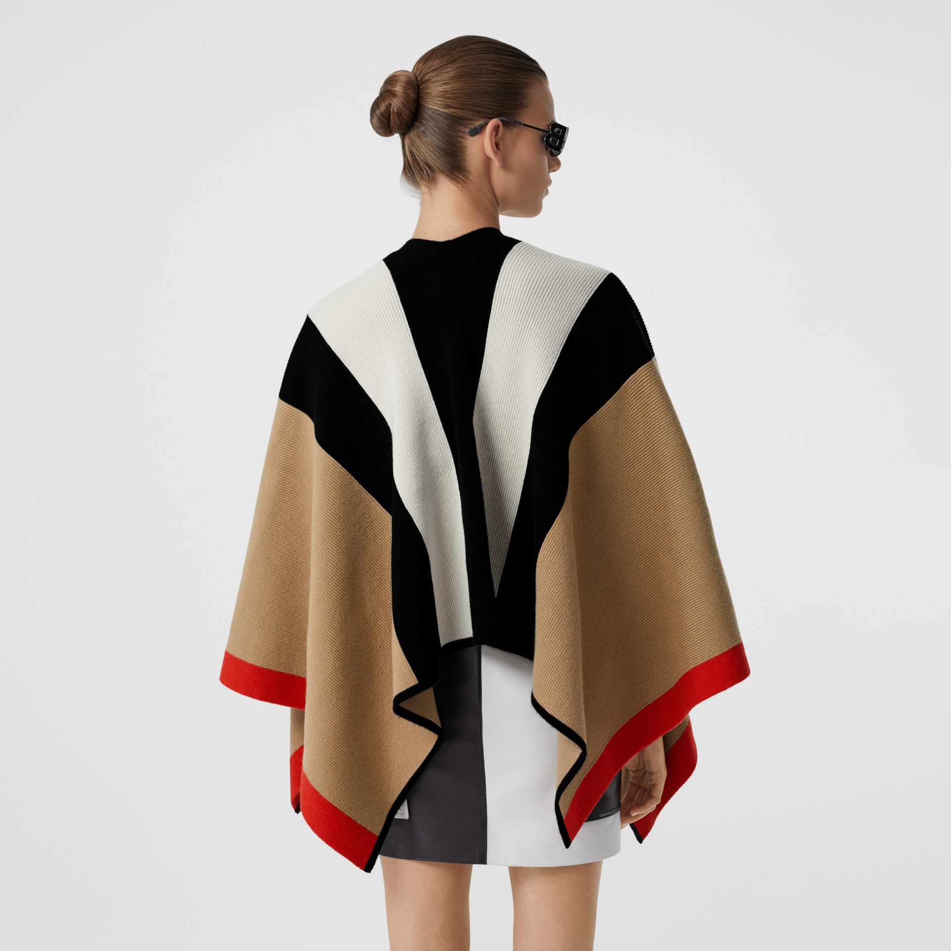 Cape en laine et cachemire rayée (Beige D'archive) - Femme | Burberry