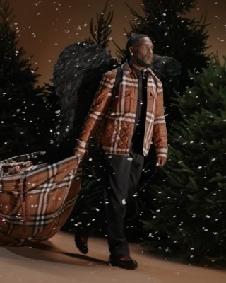 Christmas burberry store