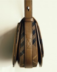 Tasche „Rocking Horse“ im Kleinformat in der Farbe Furrow 