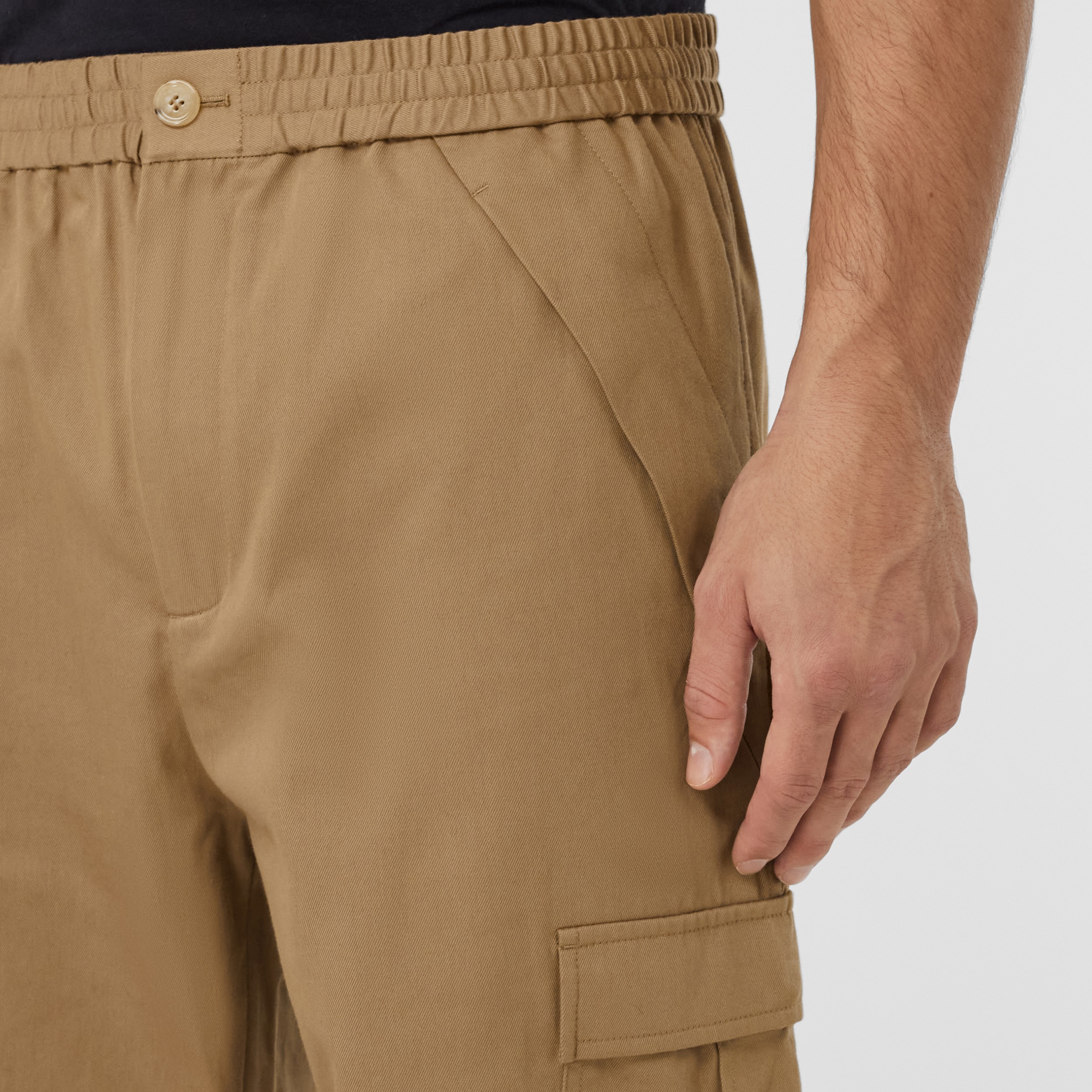 Pantalones cargo en algodón (Cámel) - Hombre | Burberry® oficial - 2