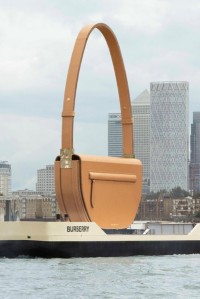 バーバリー ランドスケープ:オリンピアバッグ| Burberry® 公式 バーバリー ランドスケープ:オリンピアバッグ| Burberry® 公式