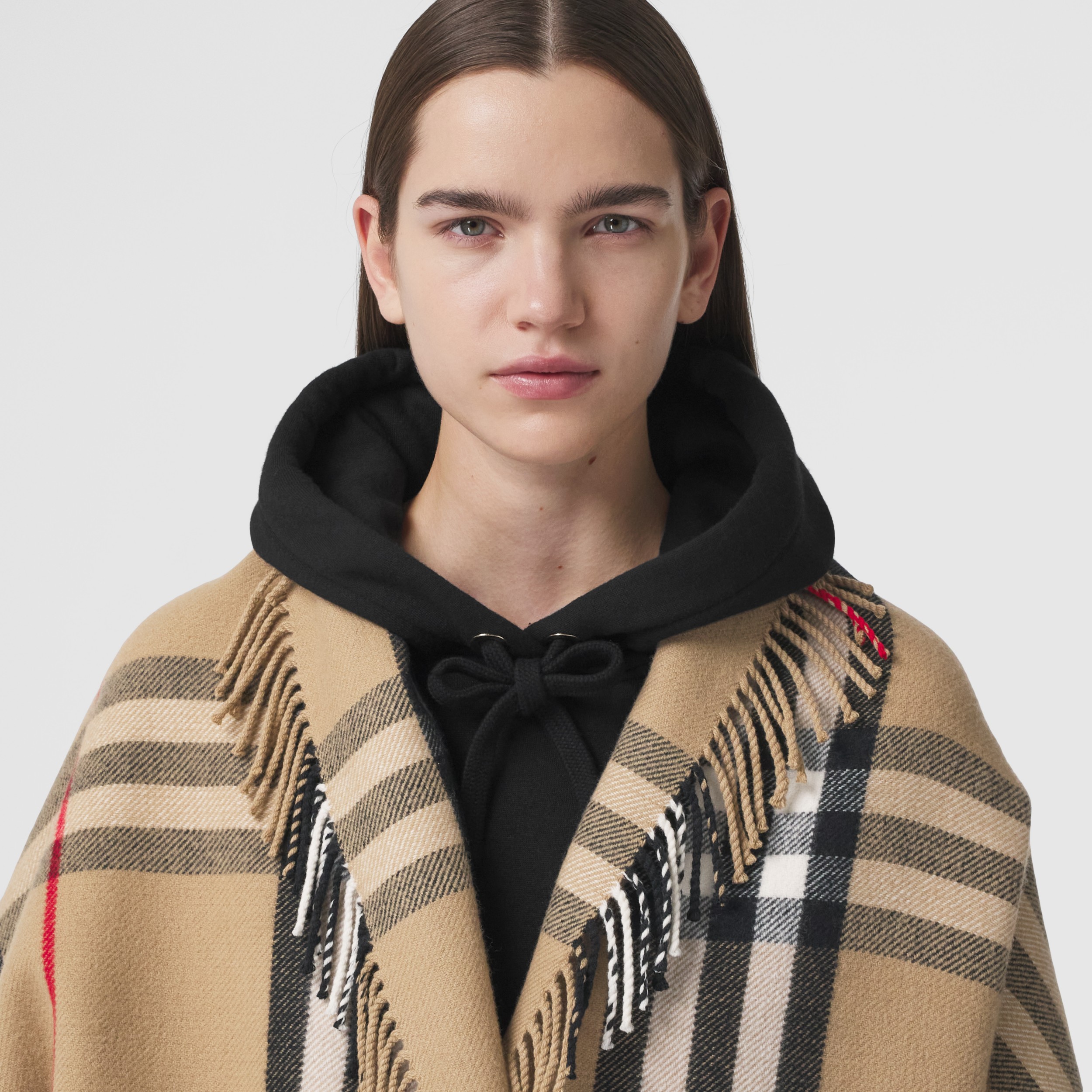 エグザジェレイティッドチェック ウールカシミア ケープ (アーカイブベージュ) | Burberry®公式サイト