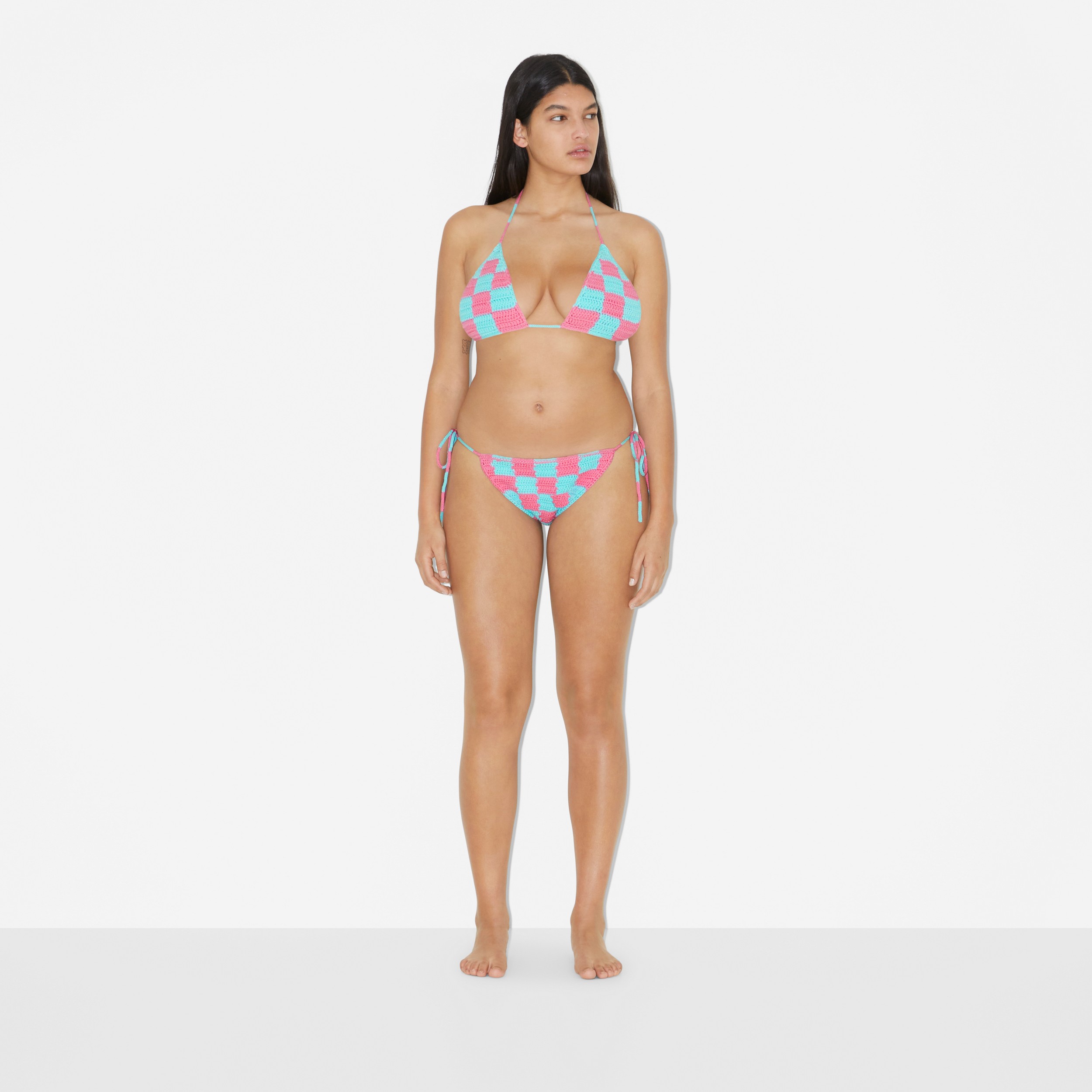 Gehäkelter Bikini aus technischer Baumwolle (Leuchtendes Topasblau/kaugummirosa) - Damen | Burberry® - 2