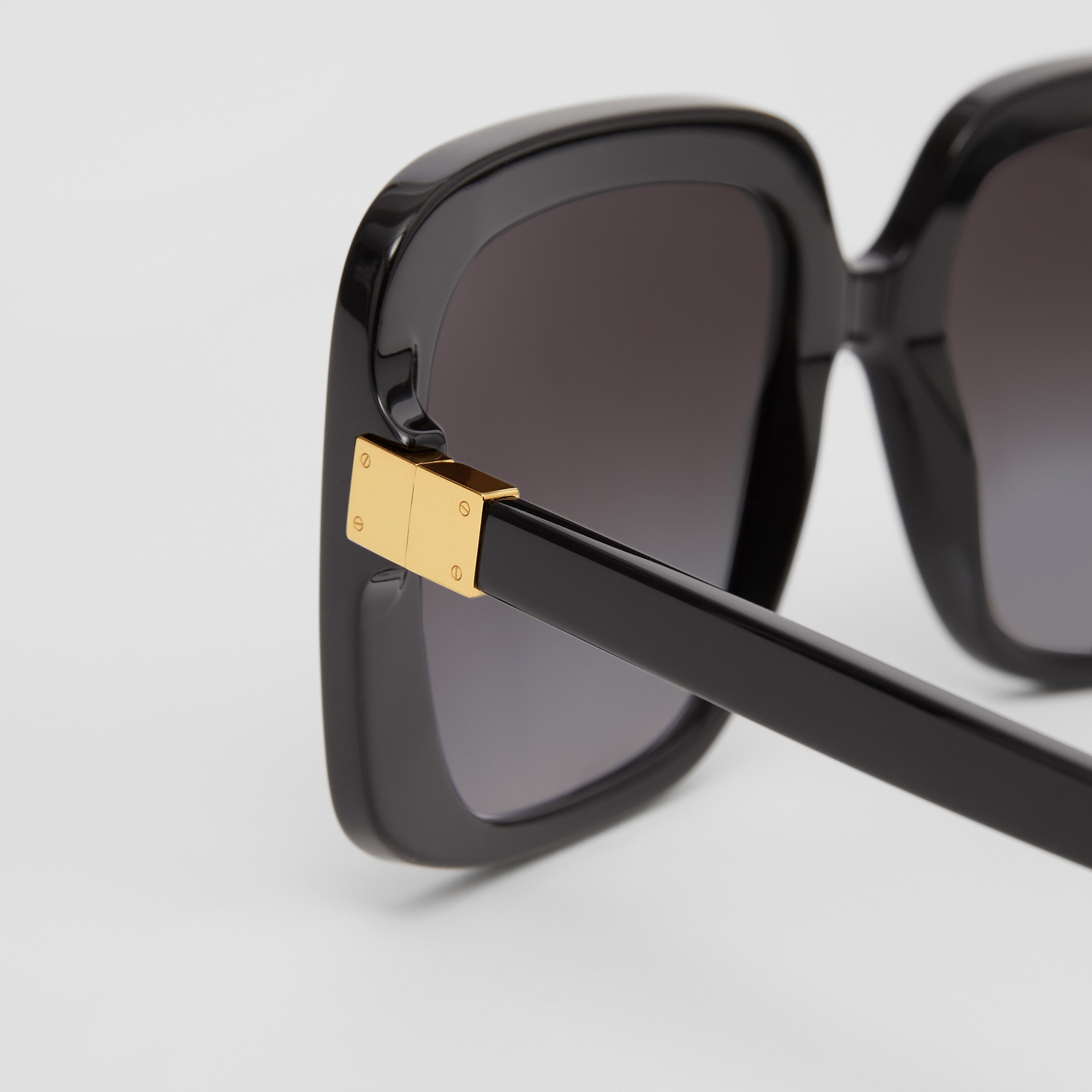 Sonnenbrille mit eckigem Gestell und Metallbeschlag (Schwarz) - Damen | Burberry® - 2