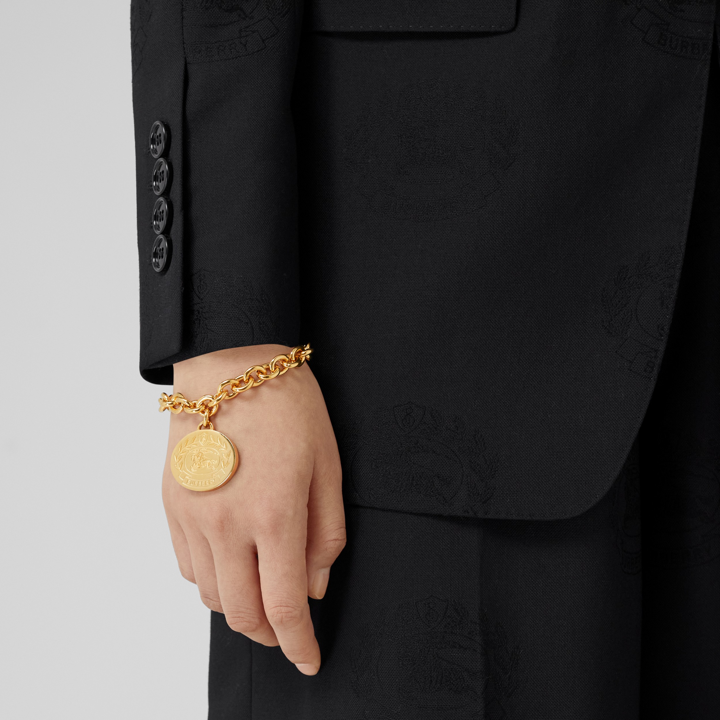 Bracelet à maillons plaqués or avec emblème du Cavalier gravé (Clair) - Femme | Site officiel Burberry® - 3