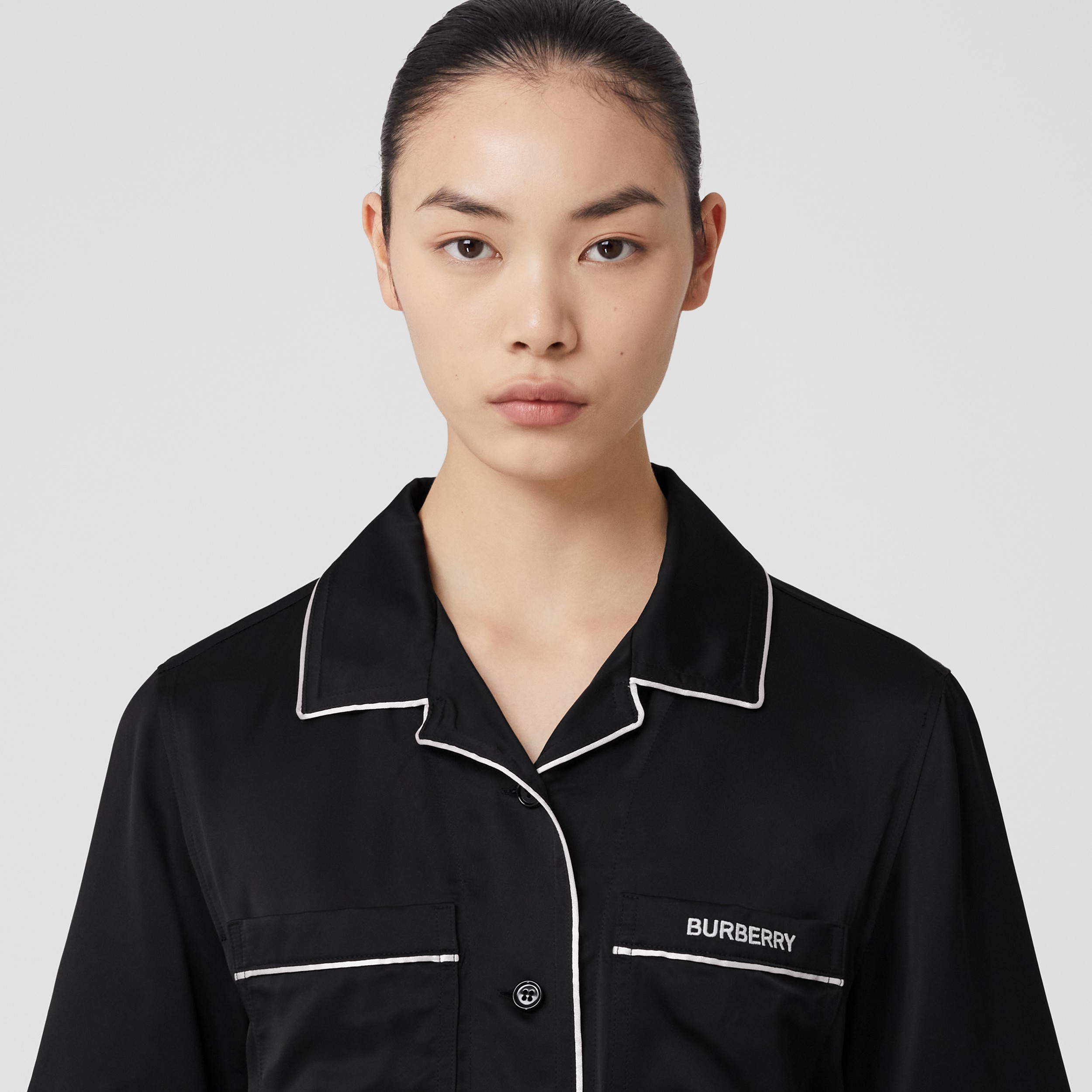 엠브로이더리 로고 실크 블렌드 셔츠 드레스 (블랙) - 여성 | Burberry® - 2