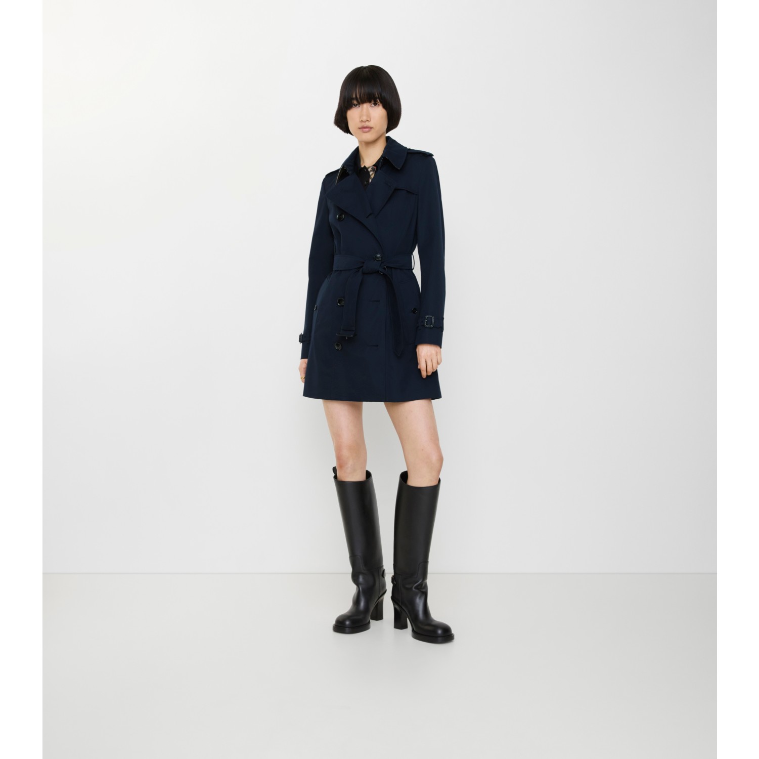 Short Chelsea Heritage Trench Coat in Coal blue - Women, Cotton