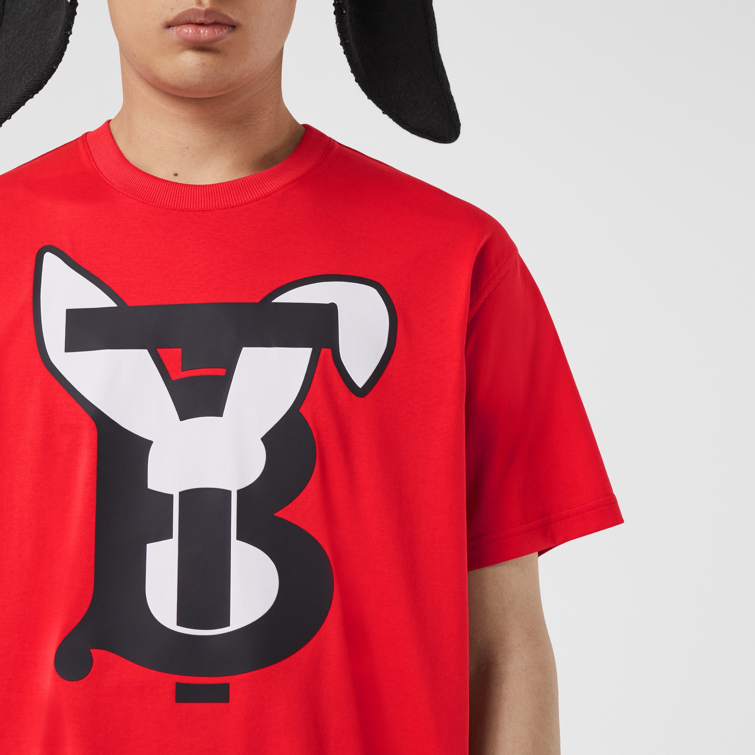 Camiseta en algodón con estampado de conejo (Rojo Intenso) - Hombre | Burberry® oficial - 2