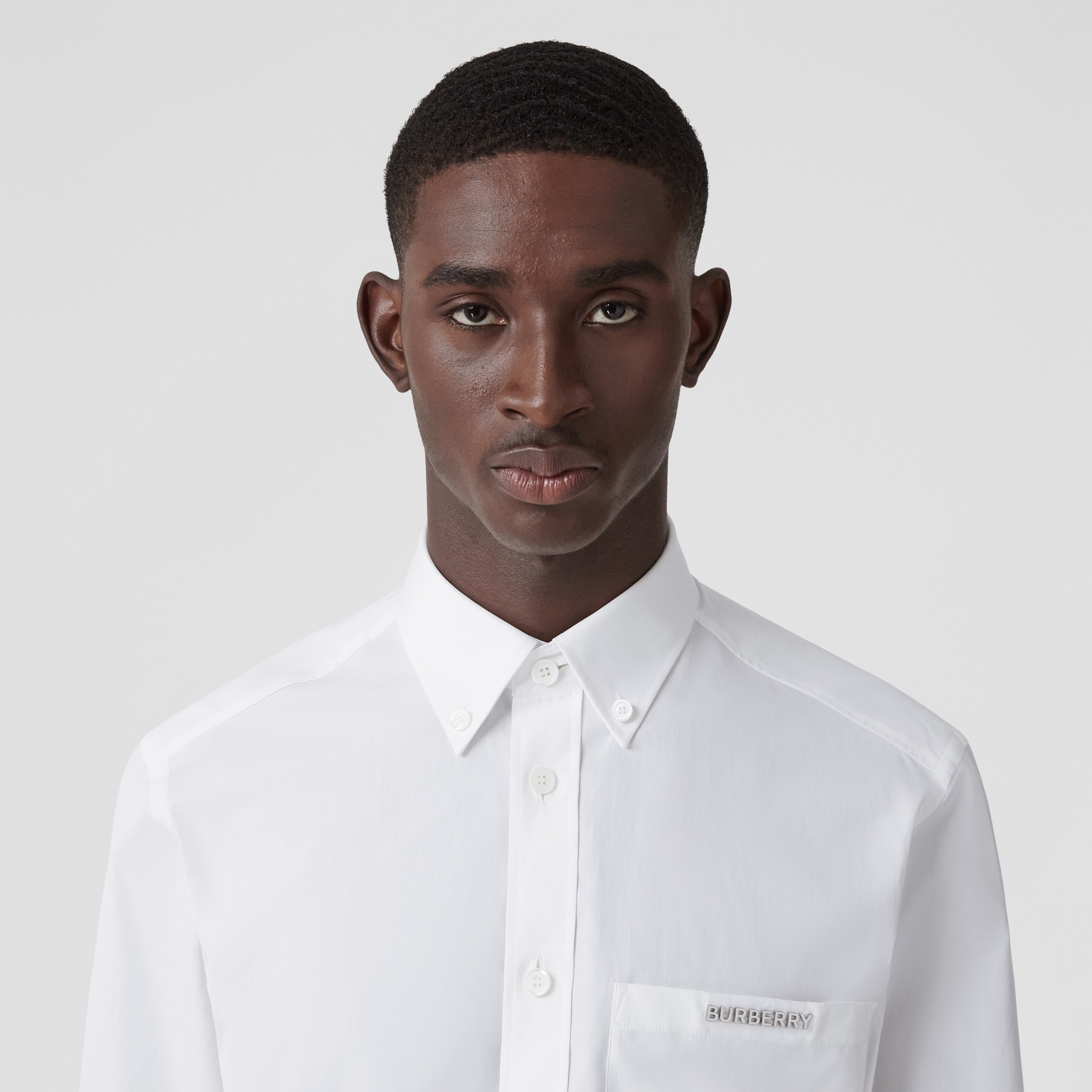 Camicia dalla vestibilità slim in cotone con logo (Bianco Ottico) - Uomo | Sito ufficiale Burberry® - 2