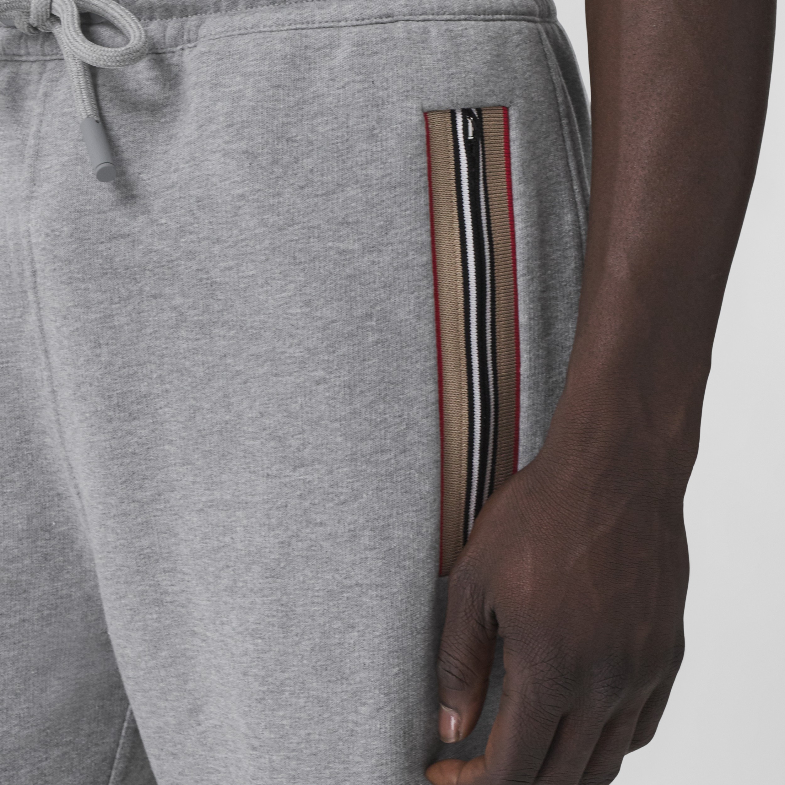 アイコンストライプディテール コットン ジョギングパンツ ペールグレーメランジ メンズ バーバリー