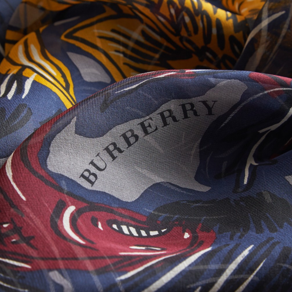 海军灰 怪兽印花轻盈丝巾 产品图片11