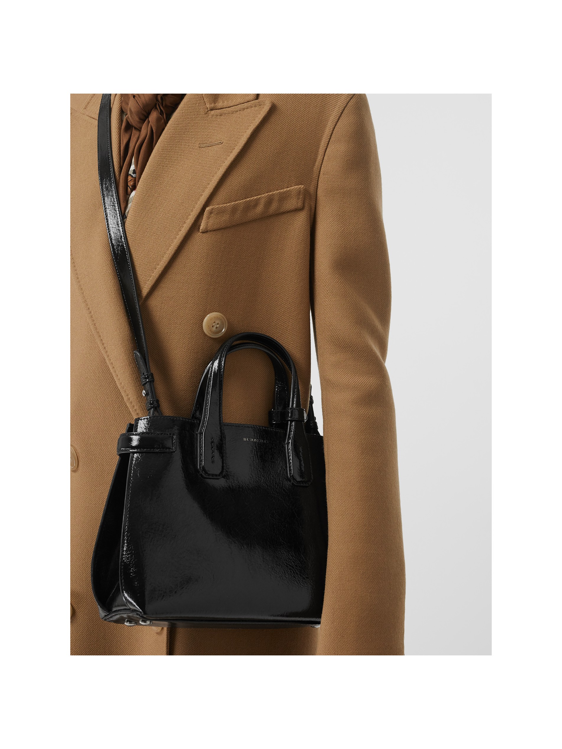 黑色 小号柔软皮革班纳手袋 产品图片31