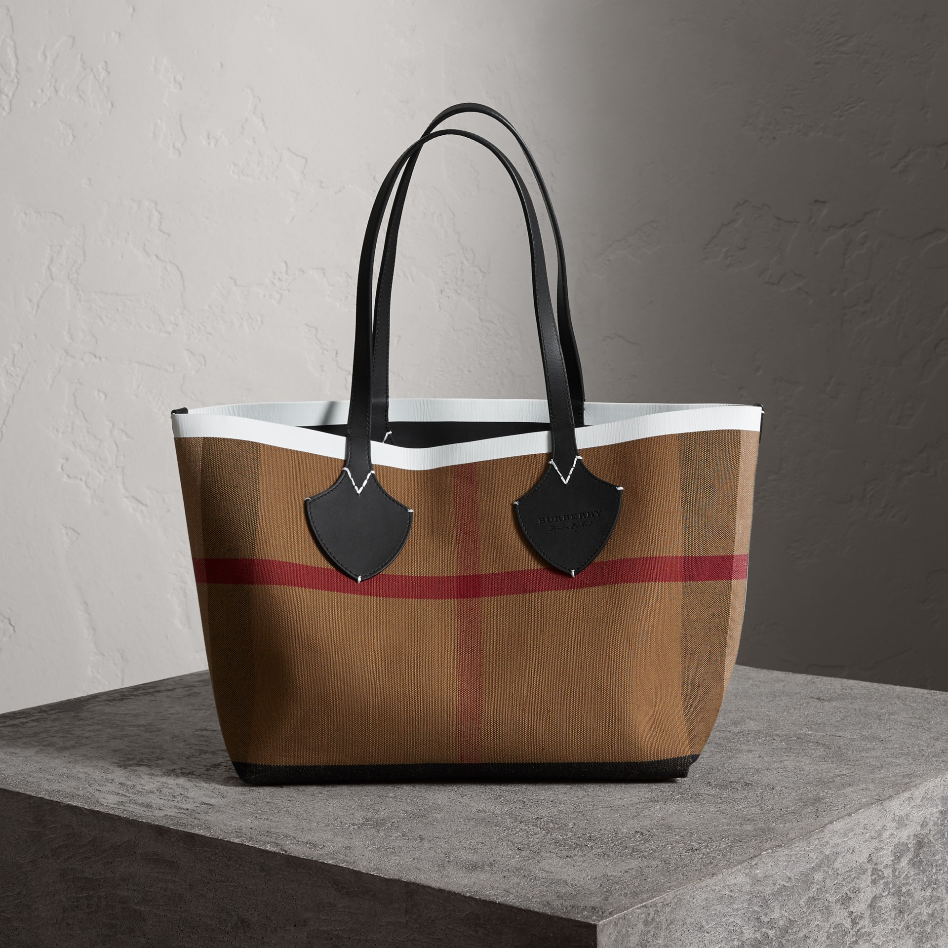 white burberry tote