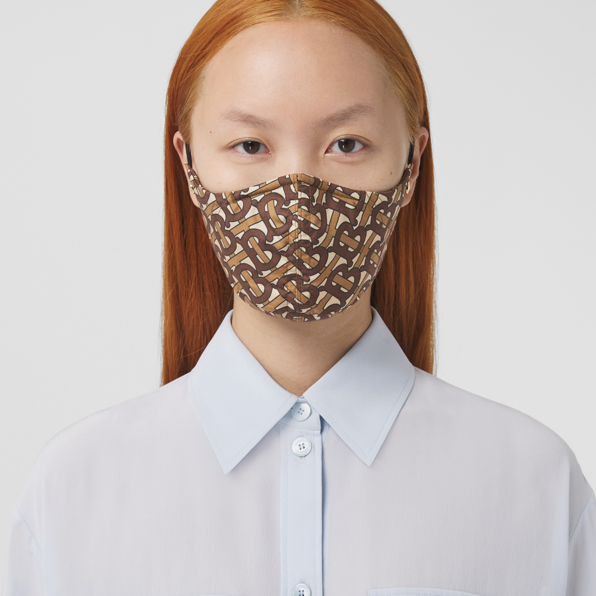 Máscara de algodão com estampa de monograma (Castanho Couro) | Burberry® oficial - 2