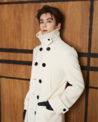 バーバリー　ホワイト トレンチコート 38 2027年夏ショー | Burberry® 公式サイト