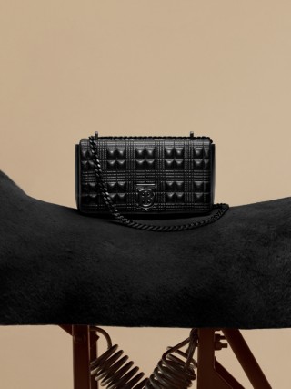 ローラバッグ キャンペーン | Burberry® 公式サイト ローラバッグ キャンペーン | Burberry® 公式サイト