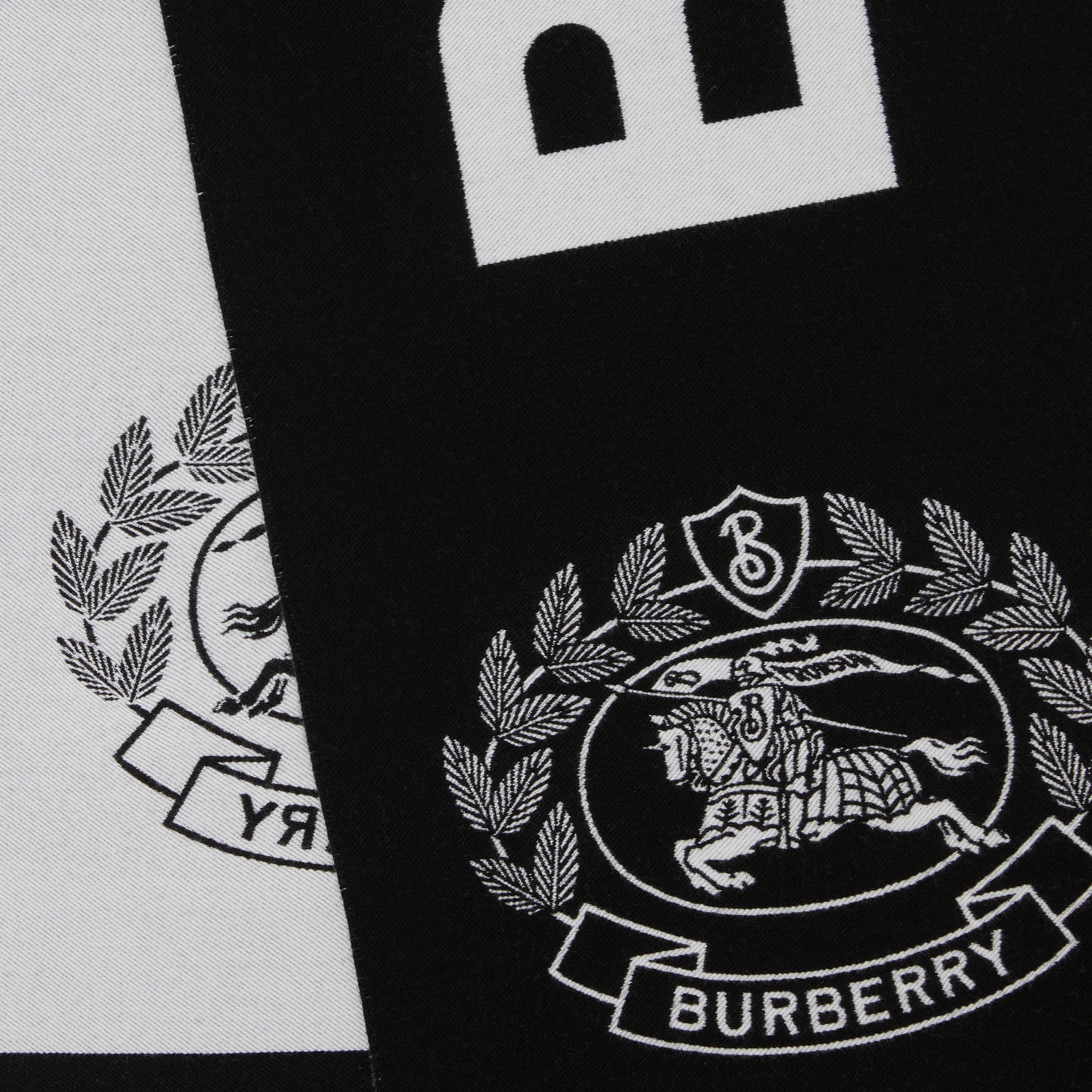 Cachecol de lã e seda com emblema Equestrian Knight e logotipo em jacquard (Monocromático) | Burberry® oficial - 2