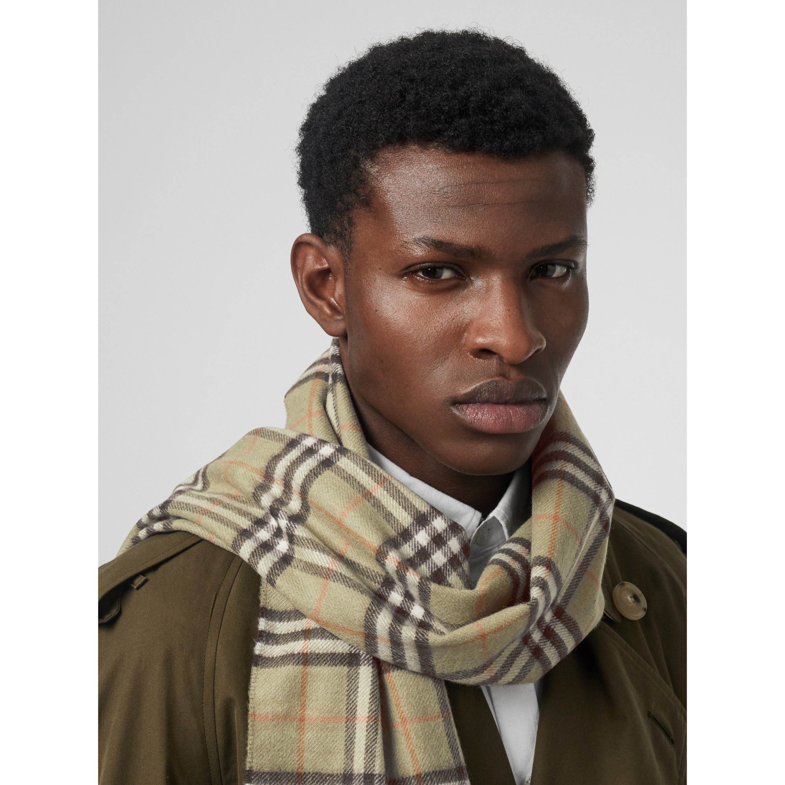 The Classic Vintage Check Cashmere Scarf in Pale Powder Green - Men ...