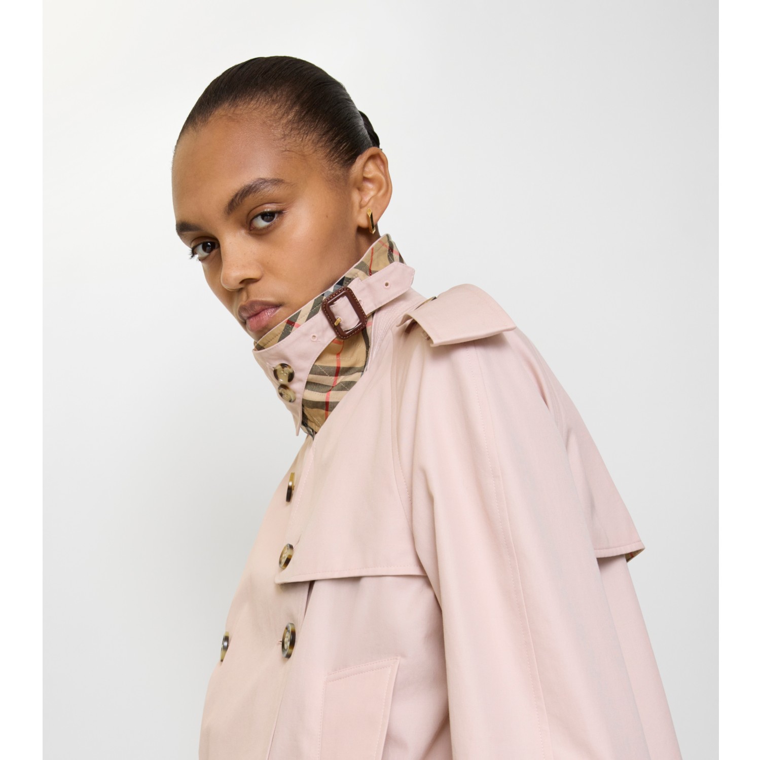 Cropped Tropical Gabardine Mayfair Trench Jacket in Pale sugar pink - Women | Burberry® Official