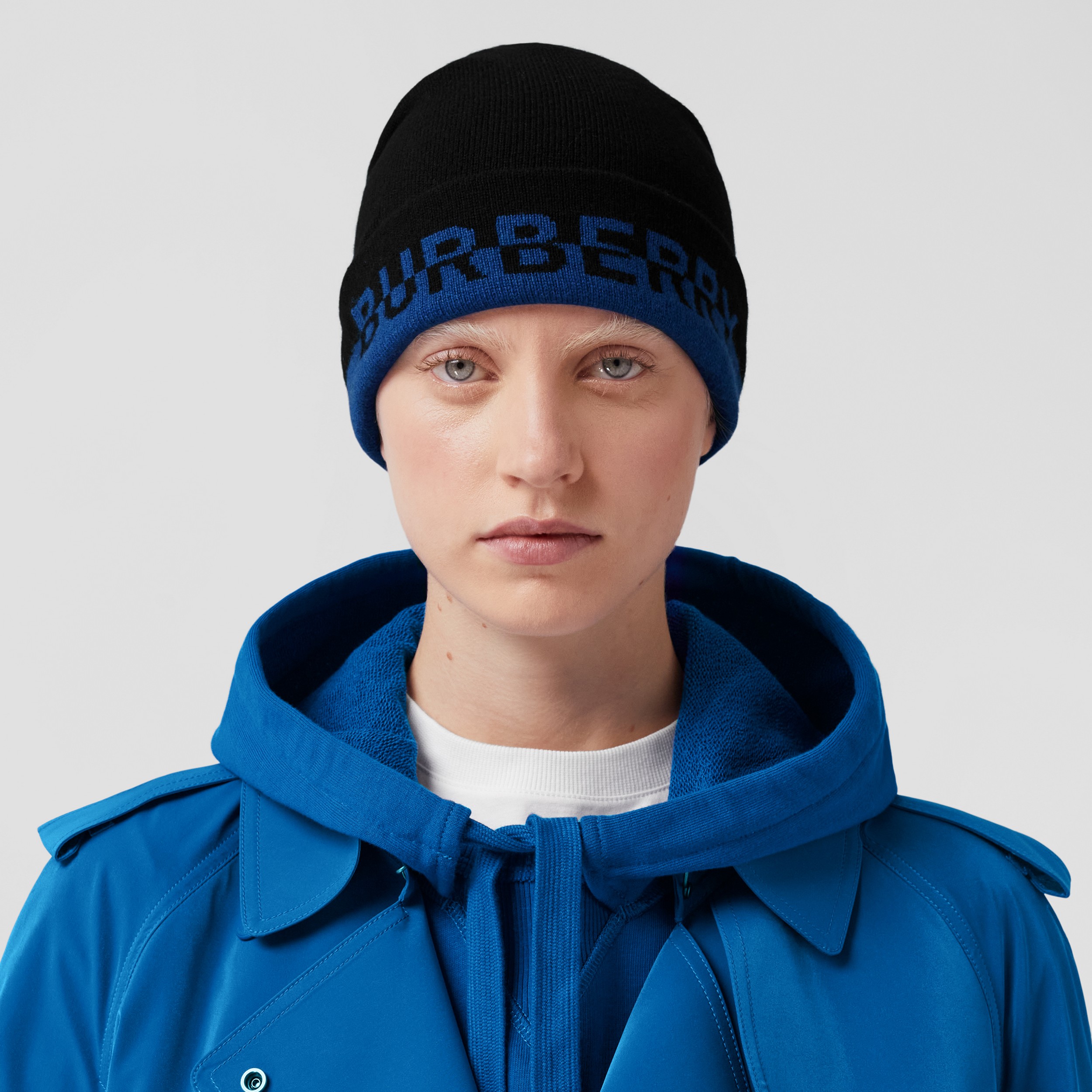 Logo Intarsia Cashmere Beanie in Black/sodalite Blue | Burberry® Official - 3